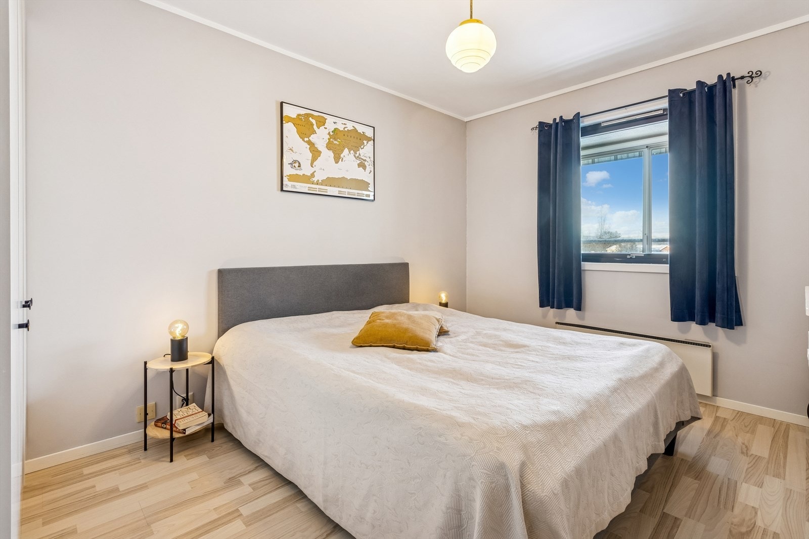 Et lyst og behagelig rom. Galleribilde