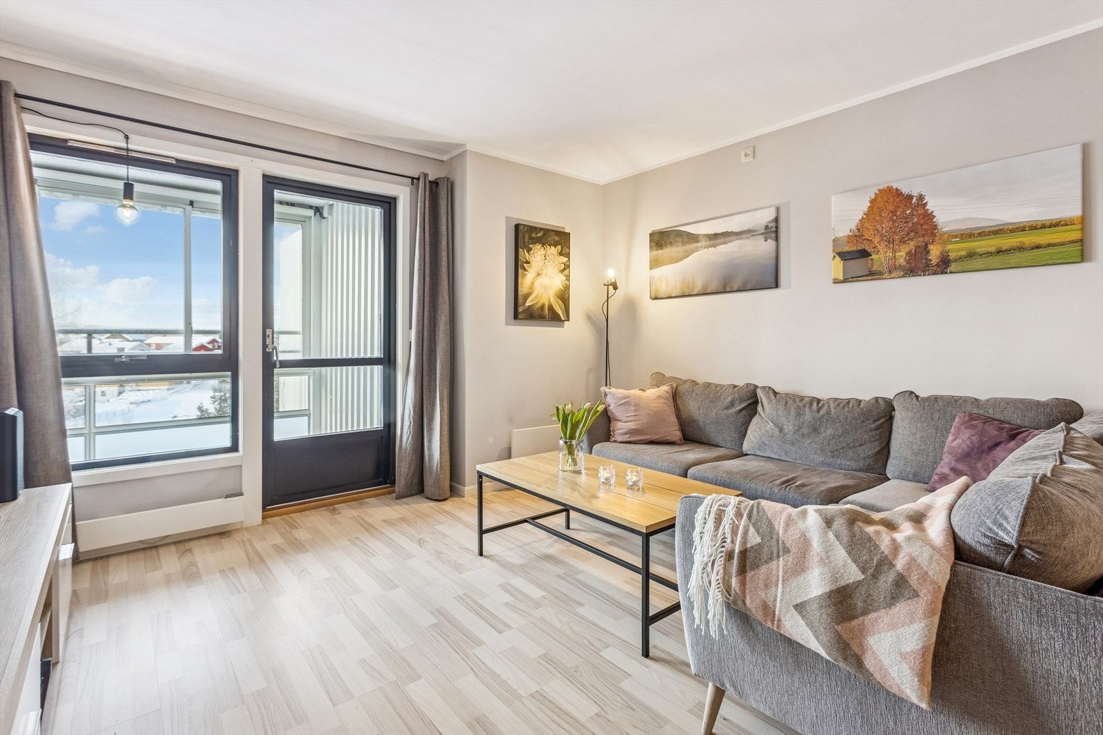 Her er det god plass for en komfortabel sofakrok for avslapning. Galleribilde