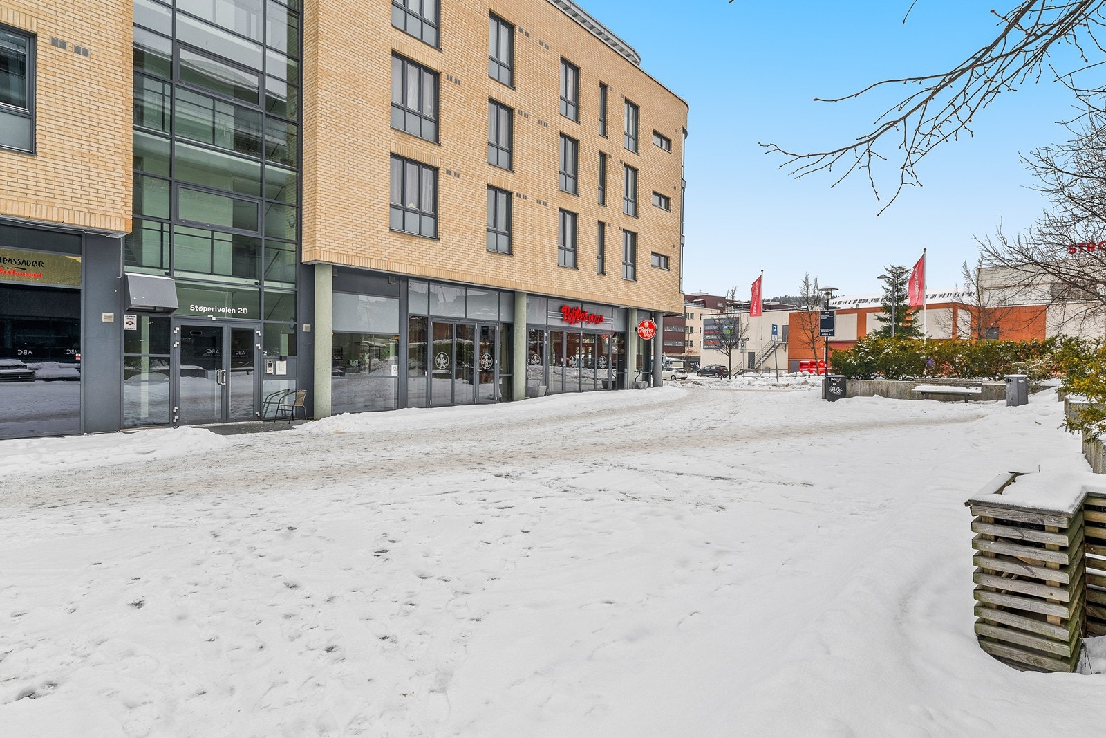 Adressen har en sentral beliggenhet med enkel adkomst. Galleribilde