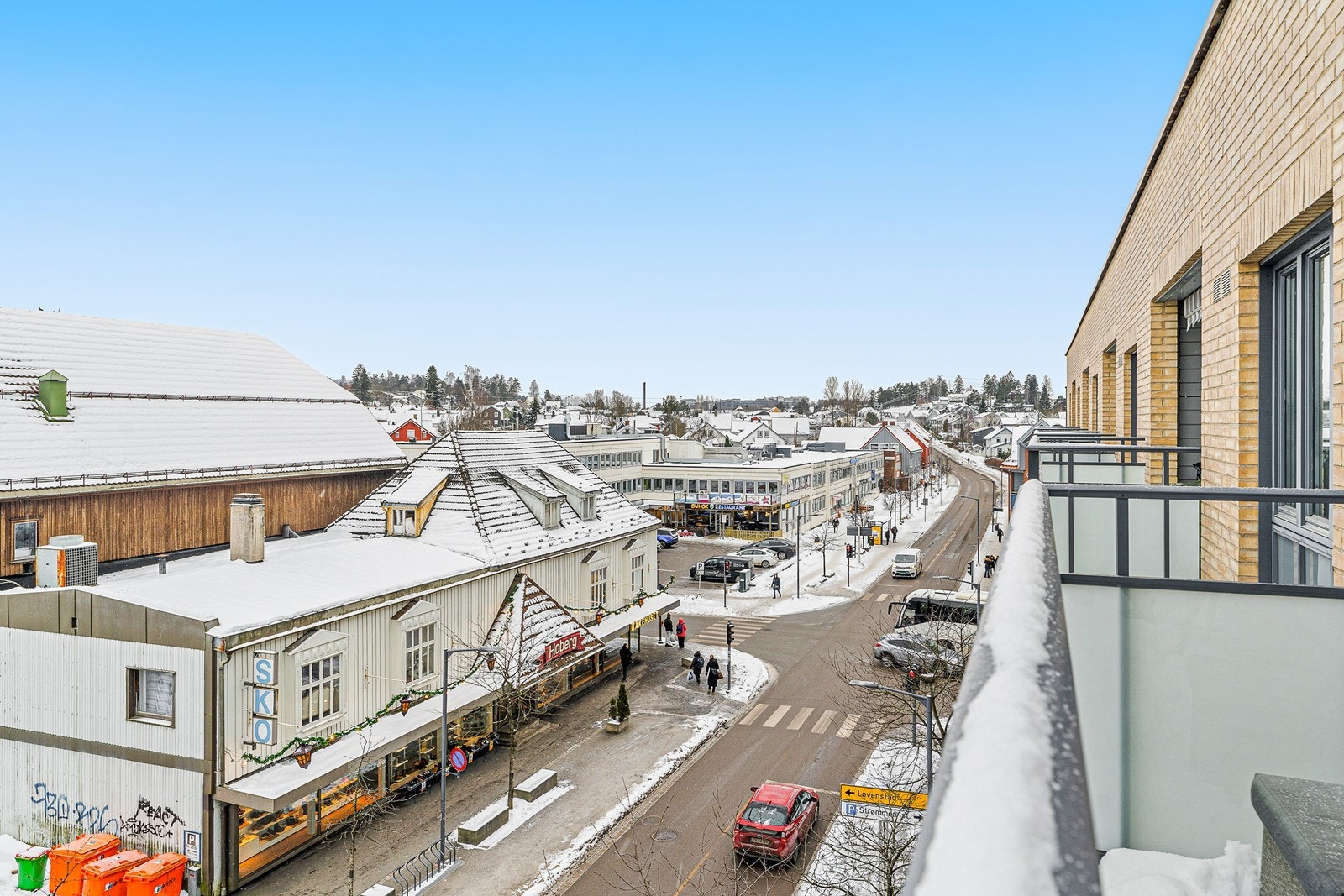 Utsikt fra balkongen mot sentrale deler av området. Galleribilde