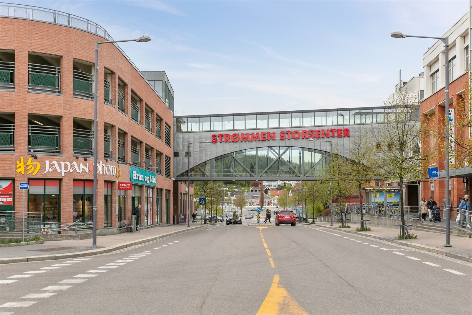 Nærhet til Strømmen Storsenter, med et bredt tilbud av butikker, restauranter og servicetilbud. Galleribilde