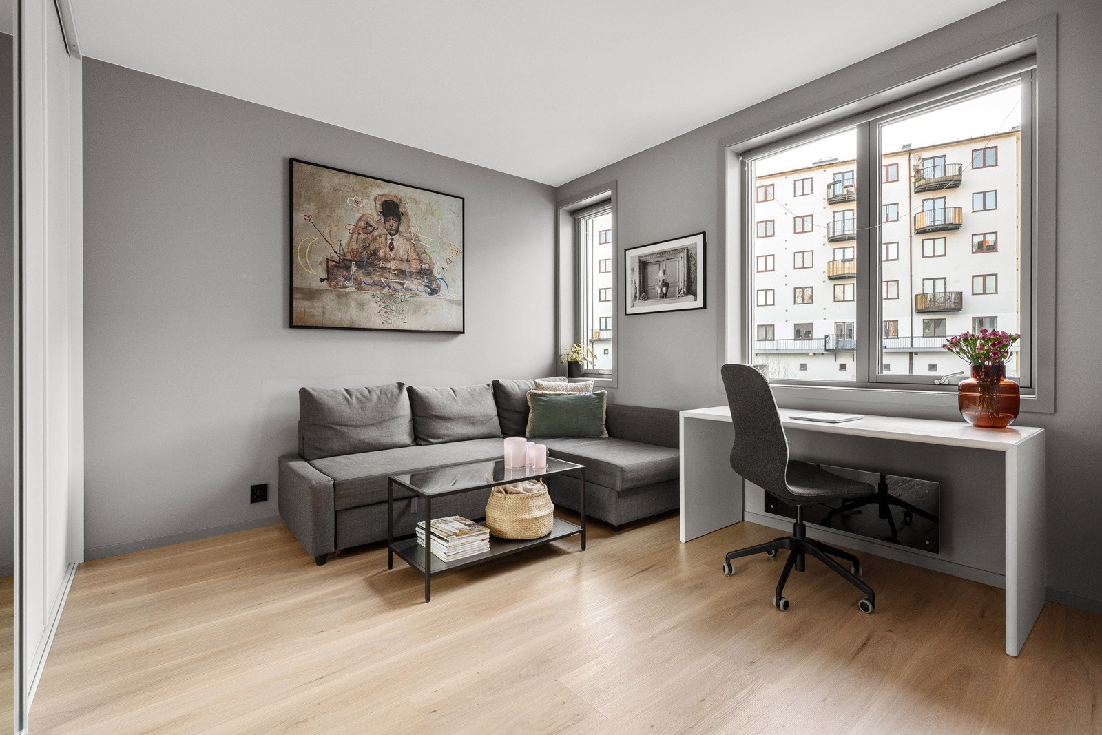 Planløsningen gjør rommene fleksible og godt egnet både som hovedsoverom, barnerom eller hjemmekontor Galleribilde