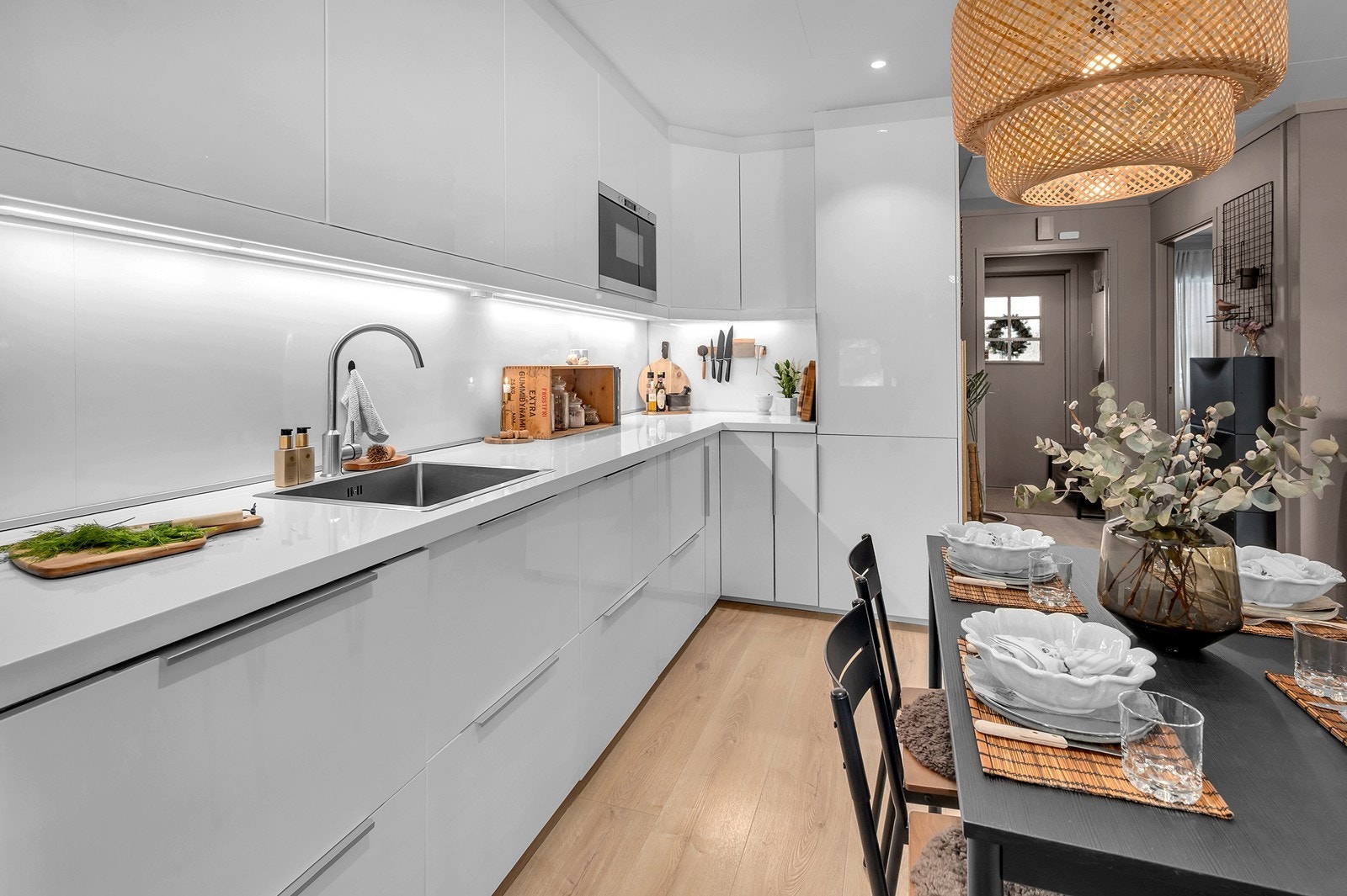 Kjøkken er byttet i 2014 og fremstår meget delikat. Galleribilde