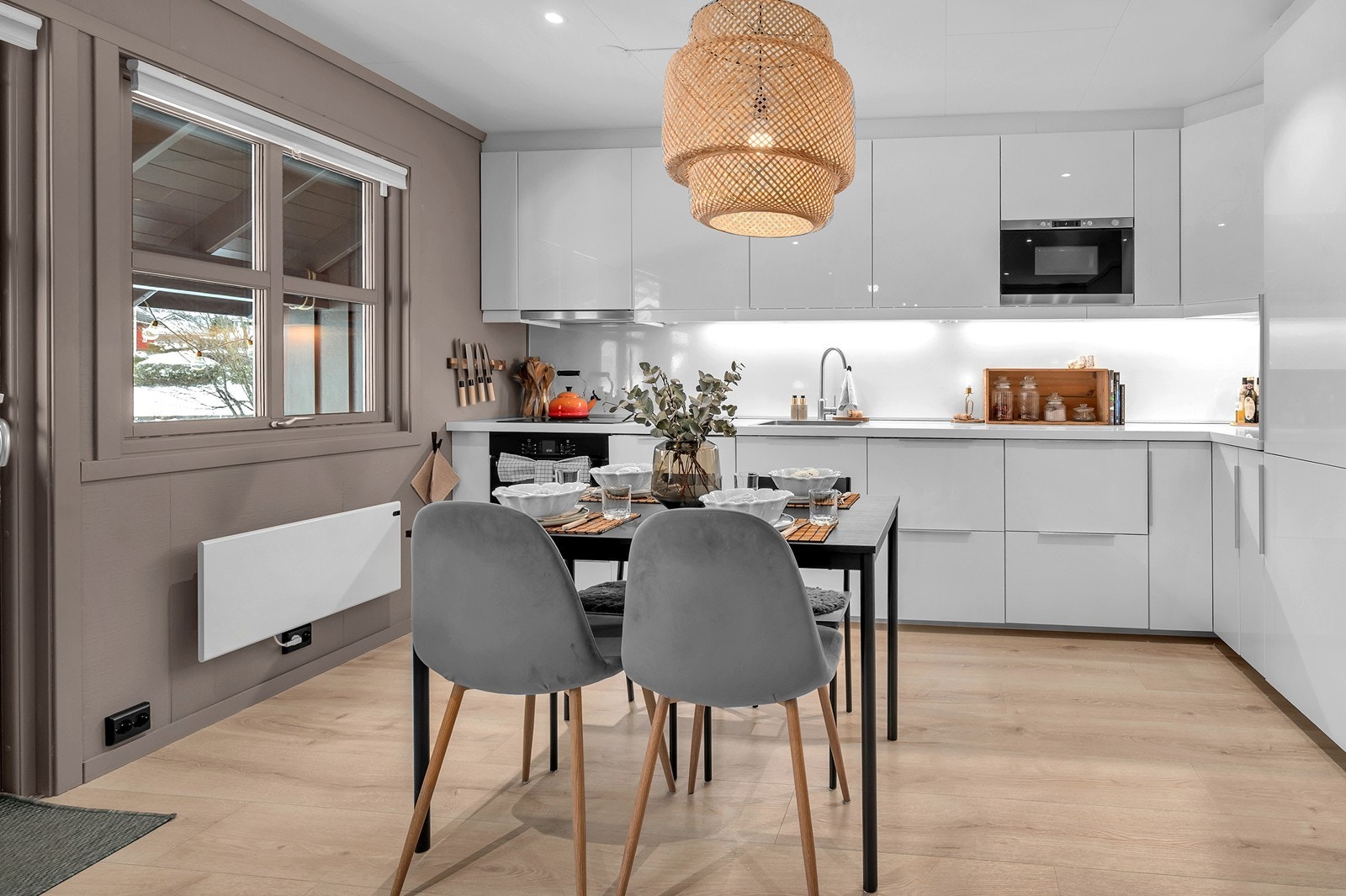 Det er utført oppussing og oppgraderinger av leiligheten. Galleribilde