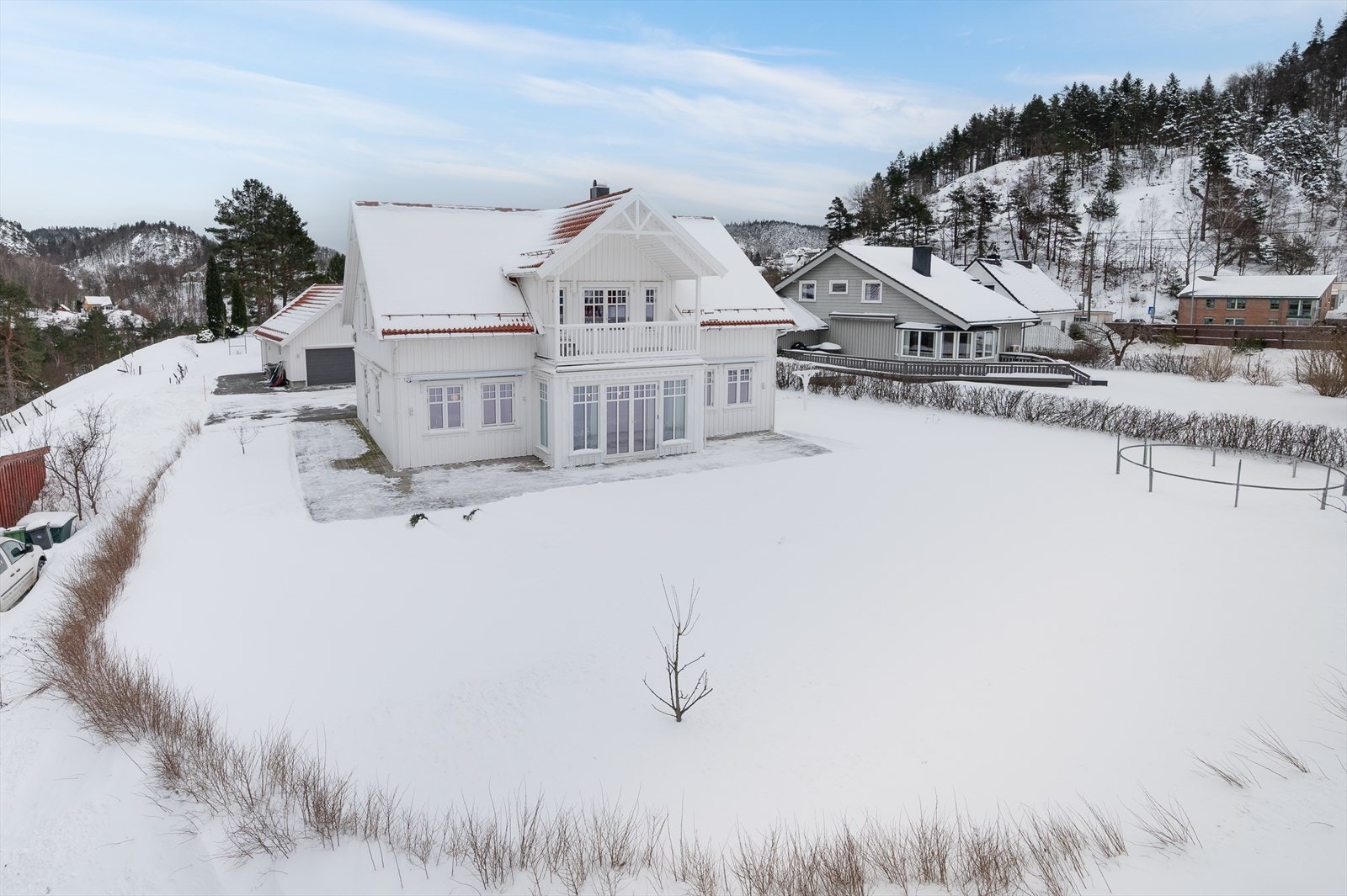 Hele 1.5 mål tomt innerst i rolig blindvei Galleribilde