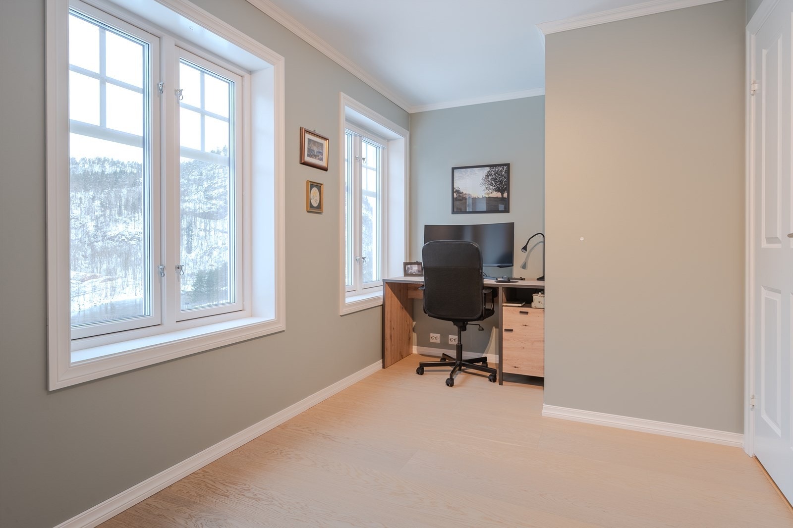 Fin størrelse med plass til kontor Galleribilde