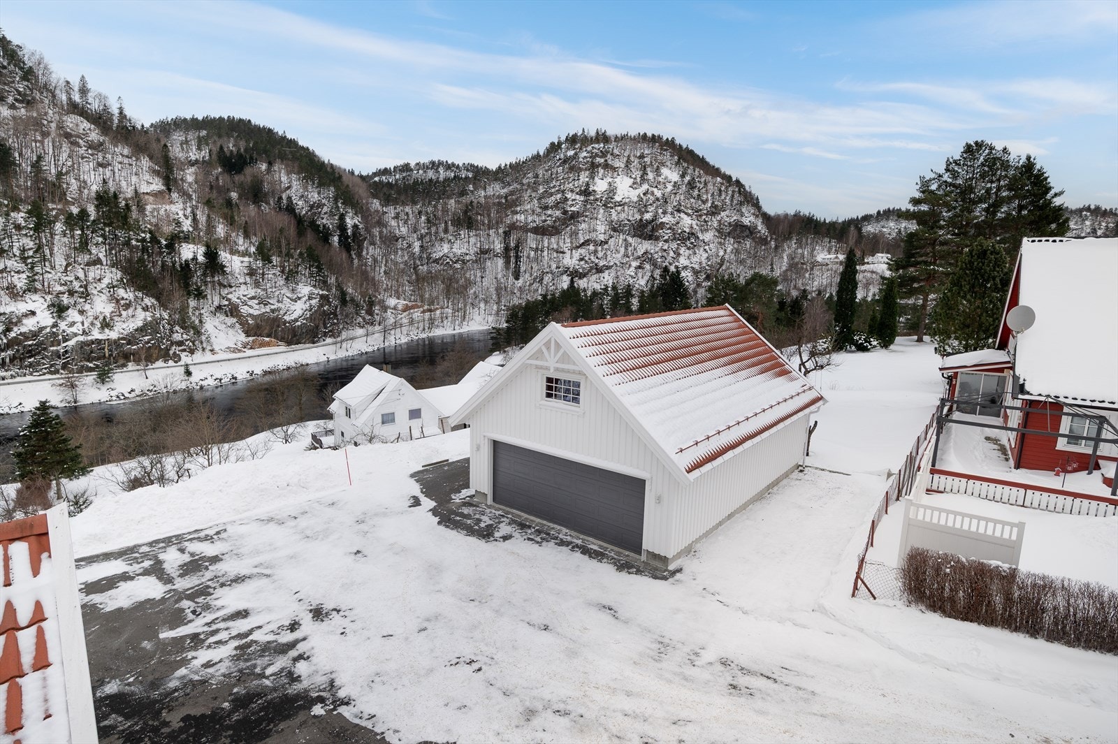 Frittliggende, dobbel garasje på 59 kvm Galleribilde