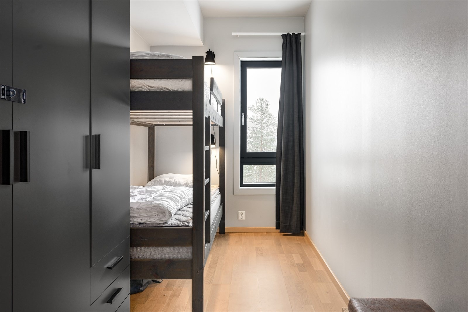 Soverommet har samme gode og moderne standard fra 2020 som resten av leiligheten. Galleribilde