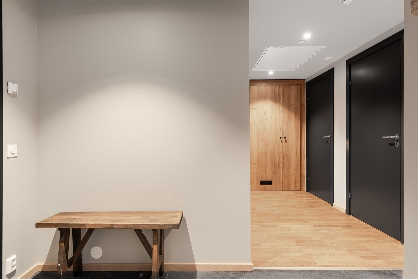 Leiligheten har balansert ventilasjon med varmegjenvinner som sørger for et sunt og godt inneklima gjennom hele året. Galleribilde