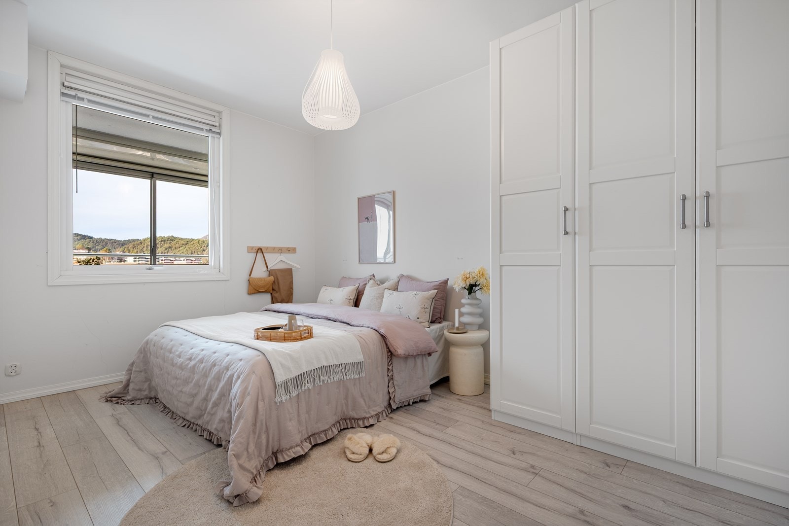 12 kvm. soverom med garderobeskap Galleribilde