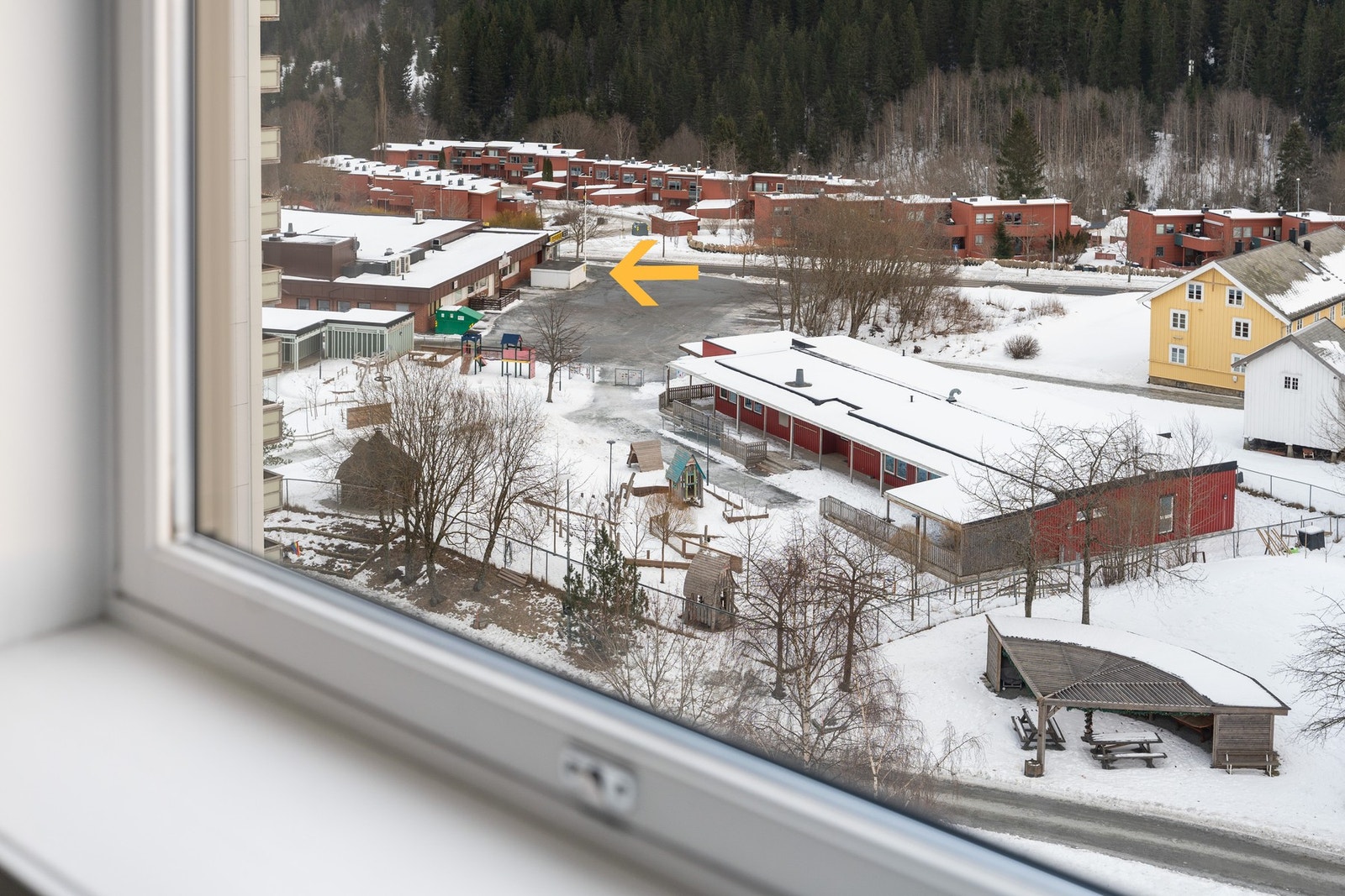 Bunnpris har man lett tilgjengelig like ved leiligheten. Galleribilde