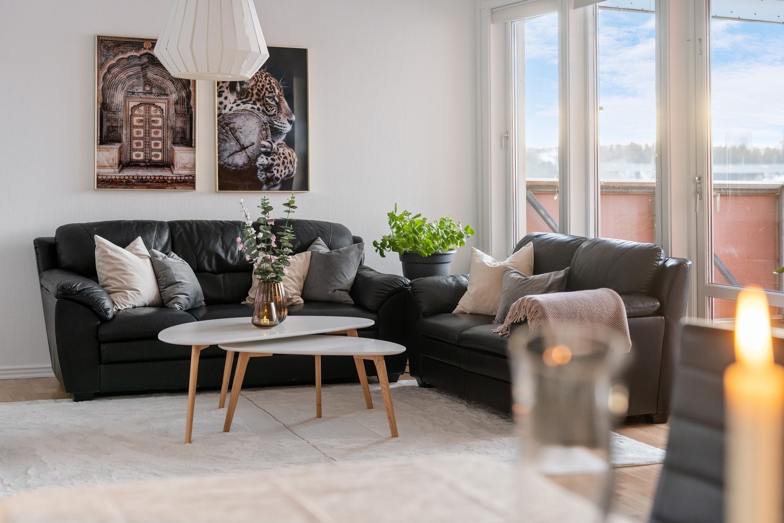 Beliggenheten i 10. etasje gir svært god utsikt, samtidig slipper man unna innsyn og andre uromomenter. Galleribilde