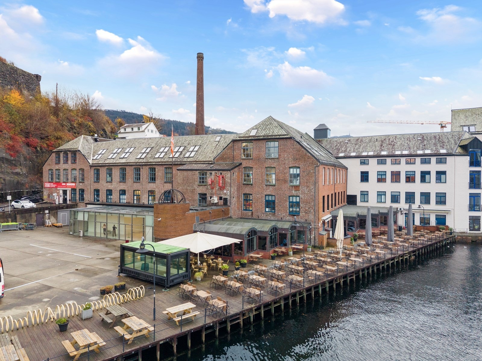 USF Verftet - Bergens største konsertsted og scenehus - ligger rett borte i gaten. Galleribilde