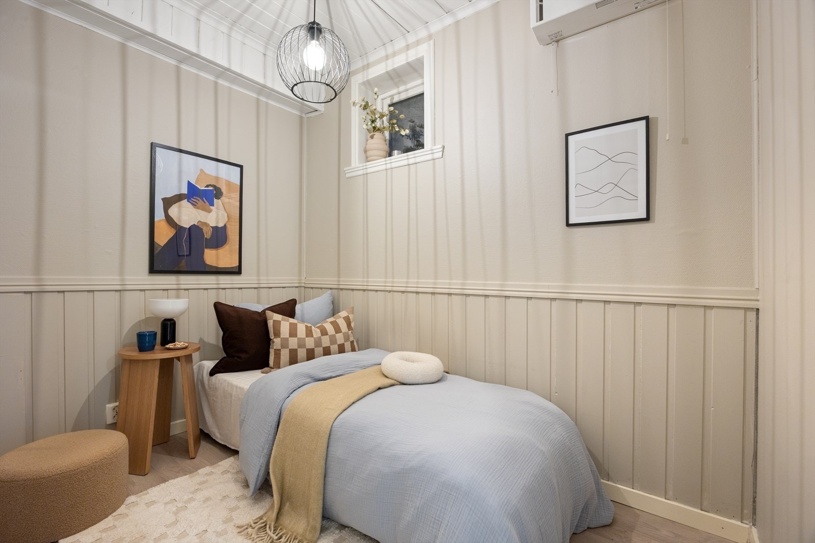 Sovealkove med vindu. Galleribilde