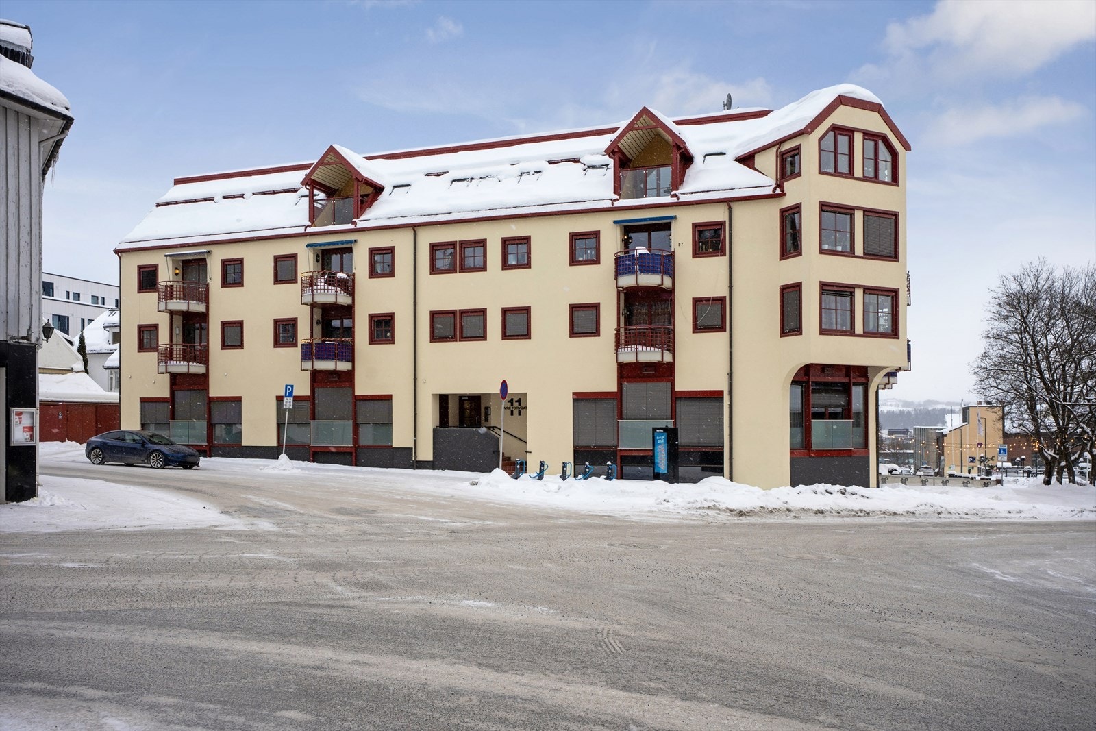 Her bor du med korte avstander til butikker, spisesteder, kafeer, kulturtilbud og daglige gjøremål - alt samlet i et levende og praktisk bymiljø. Galleribilde