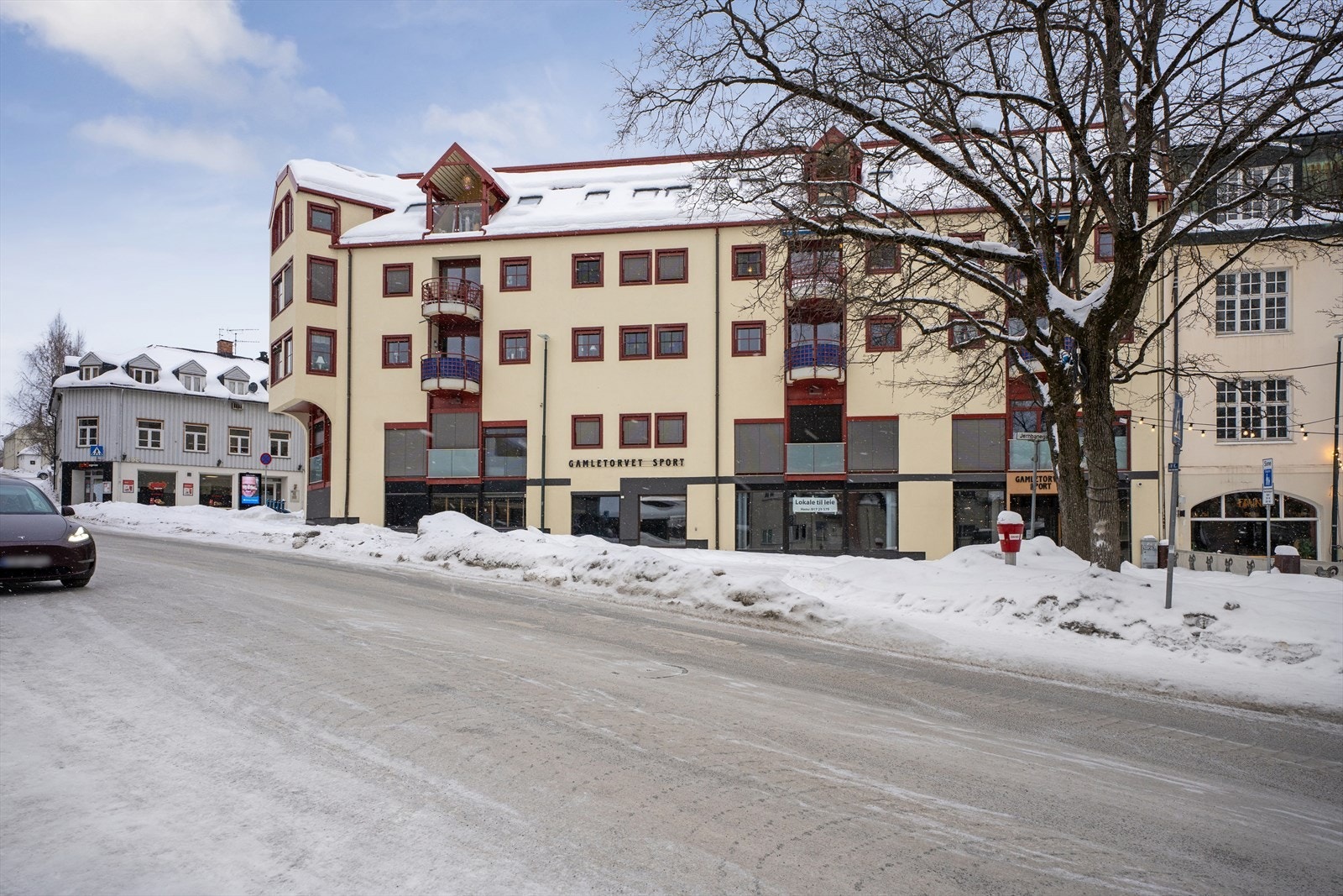 Området rundt byr på et rikt utvalg av fritidsaktiviteter gjennom hele året. Bare en kort spasertur unna finner du Fastland friluftsbad, et populært samlingspunkt på sommerstid. Galleribilde