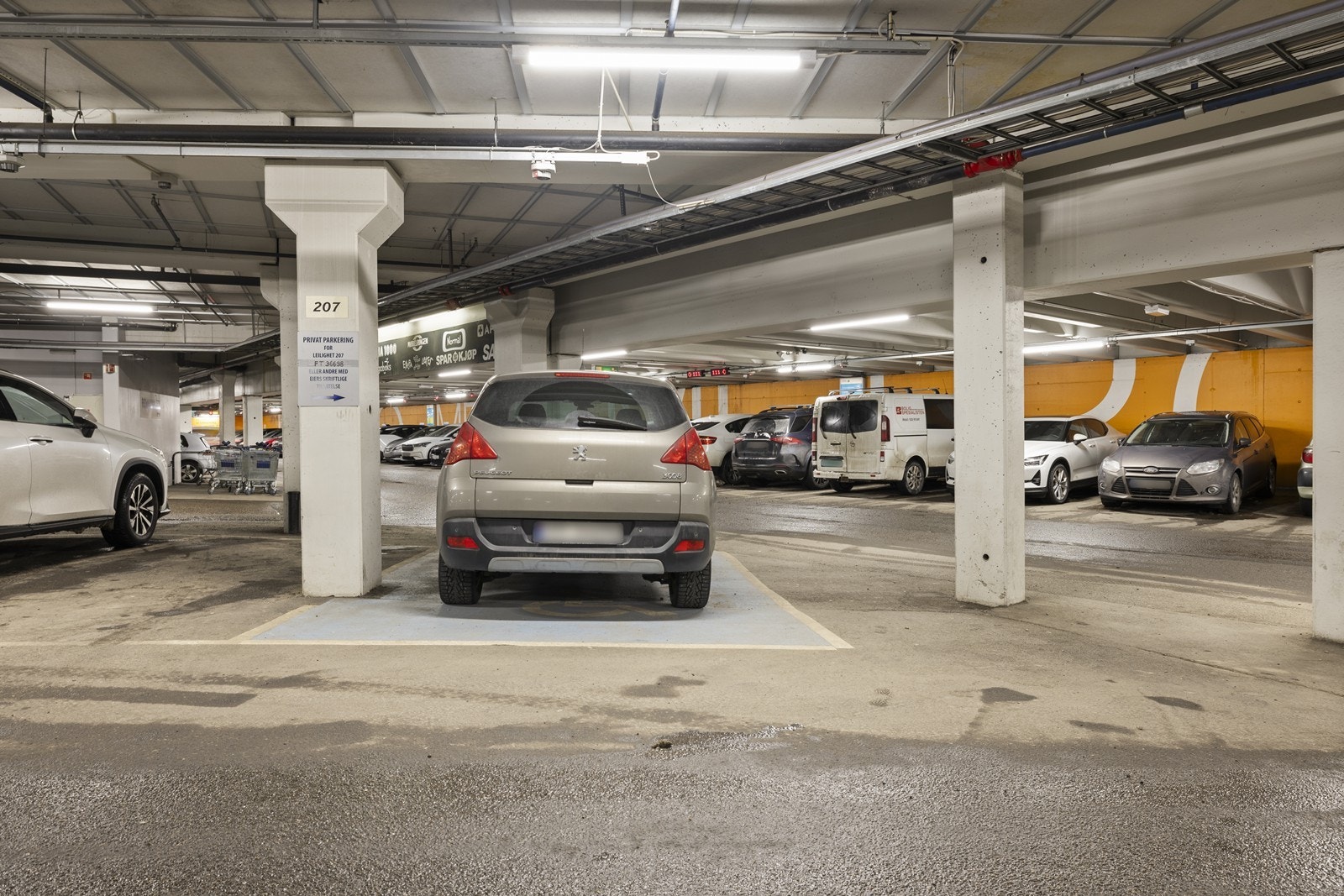 Parkering i felles garasjeanlegg. Galleribilde