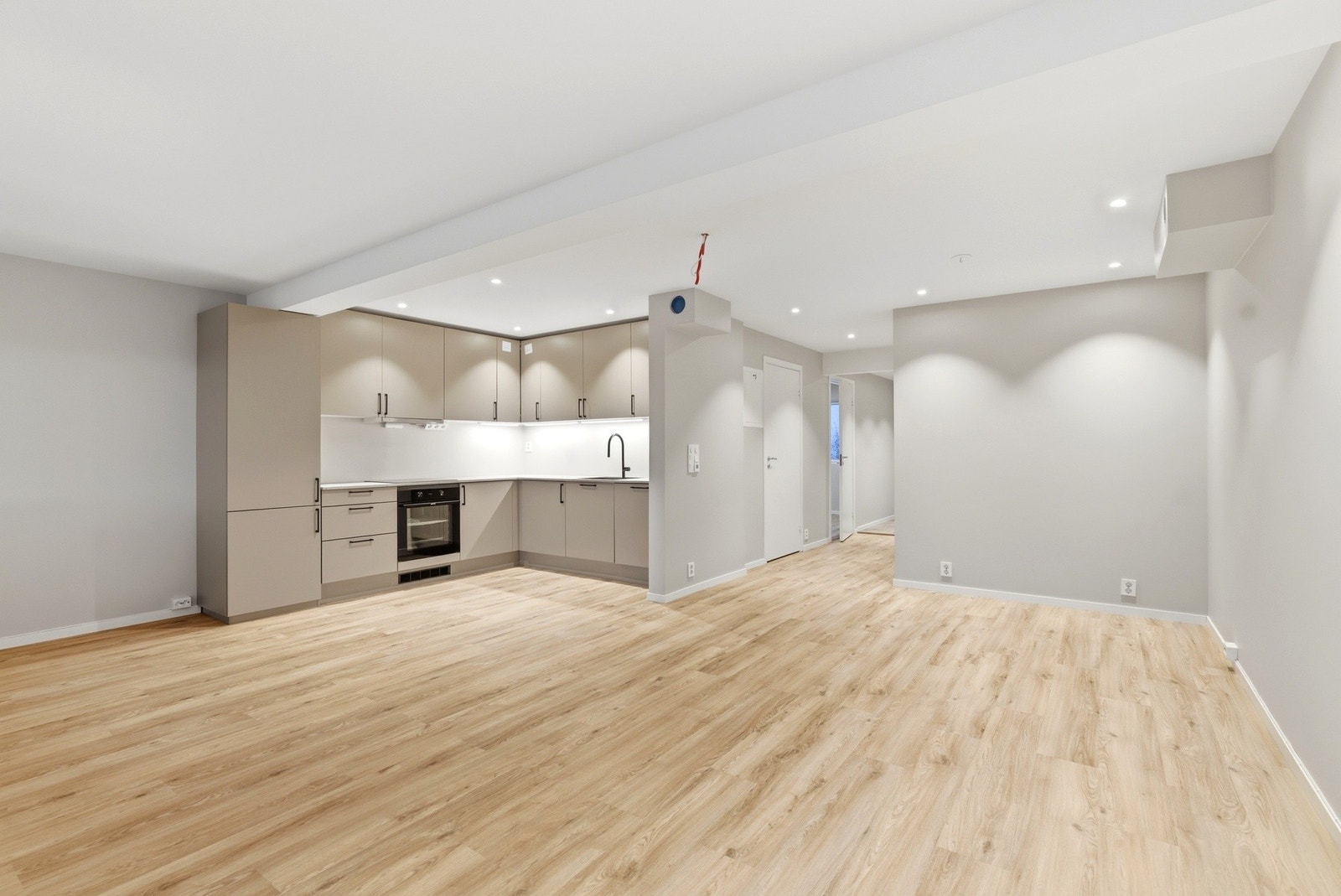 Leiligheten har balansert ventilasjon og i tillegg varmekabler i alle rom unntatt i bod. Galleribilde