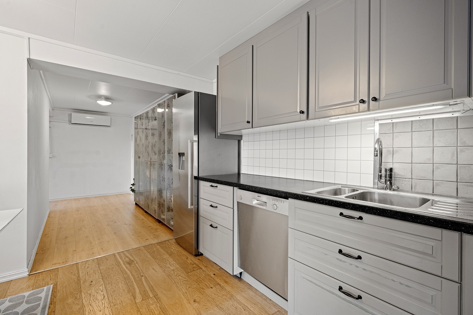 Leiligheten har montert varmepumpe i gang. Galleribilde