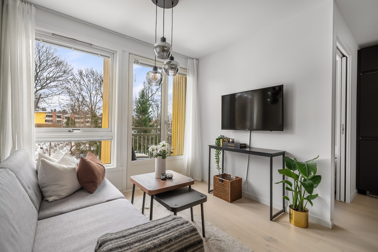 Fin plass til salong med tilhørende møblement. Galleribilde