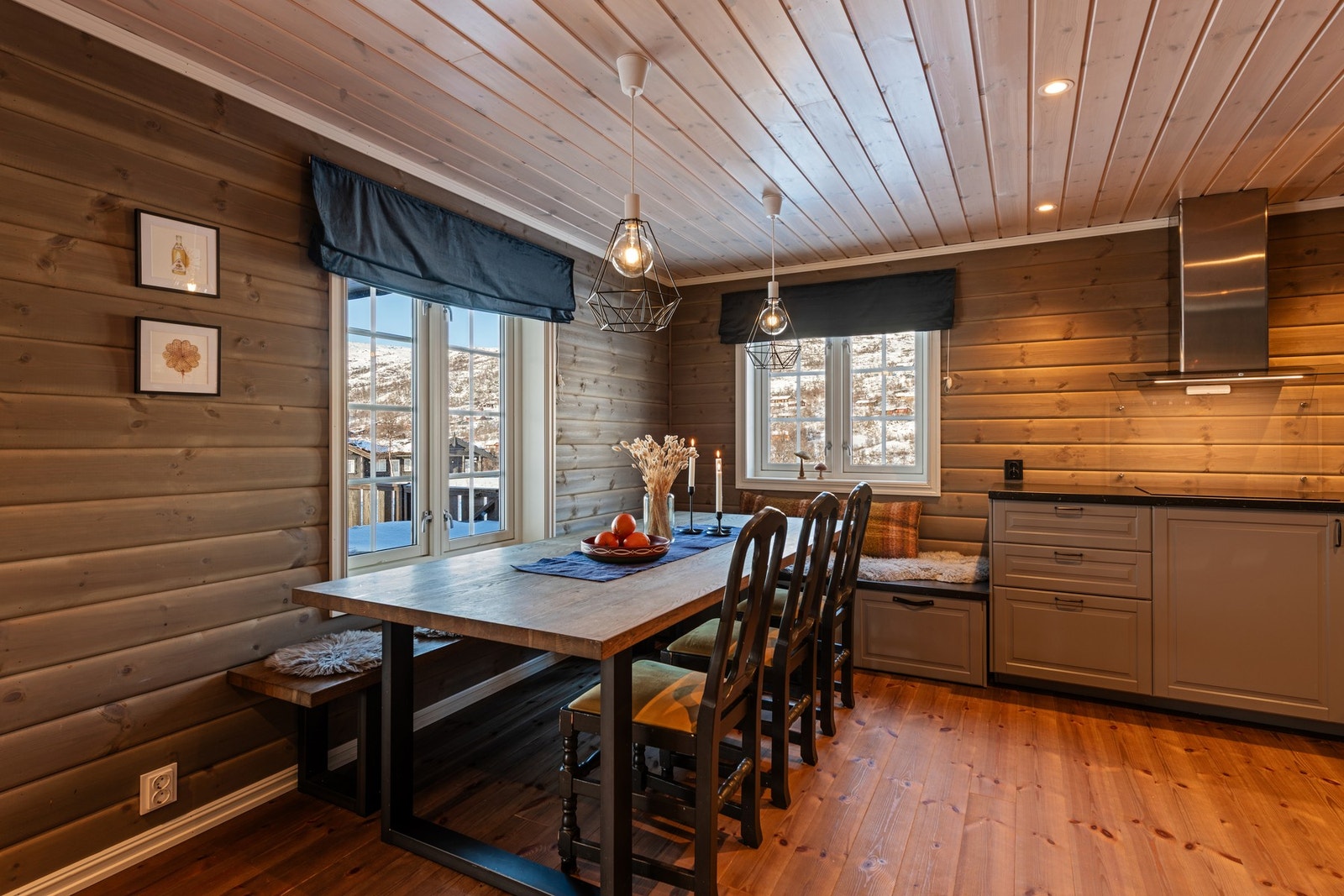 Her serveres måltidene med utsikt Galleribilde