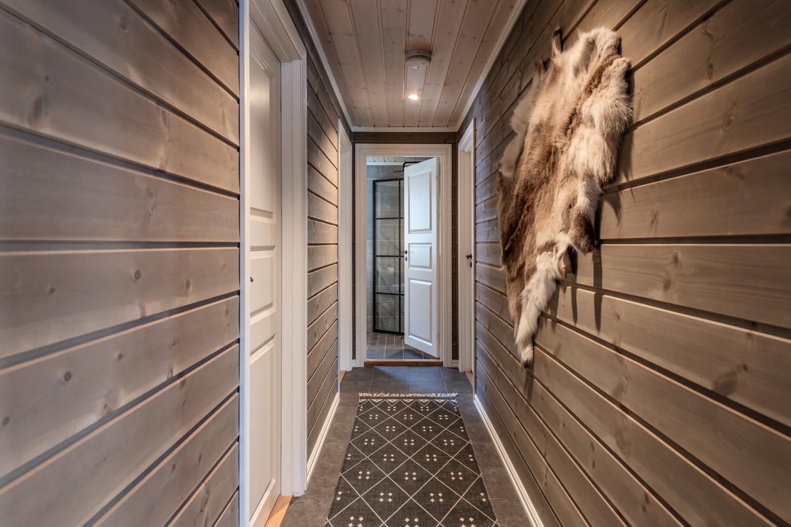 Gang med til soverom og bad Galleribilde