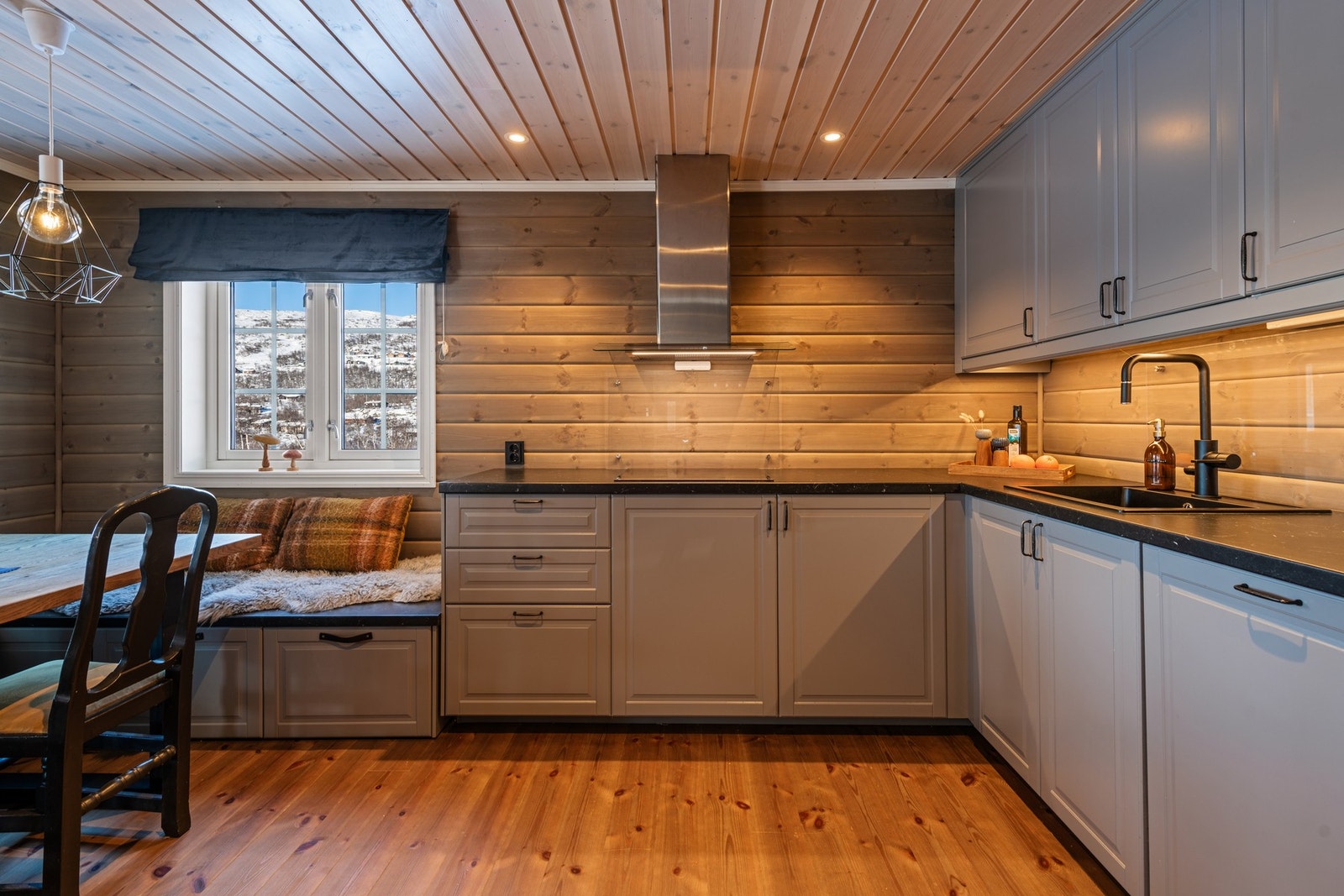 Kjøkkenventilator med mekanisk avtrekk Galleribilde