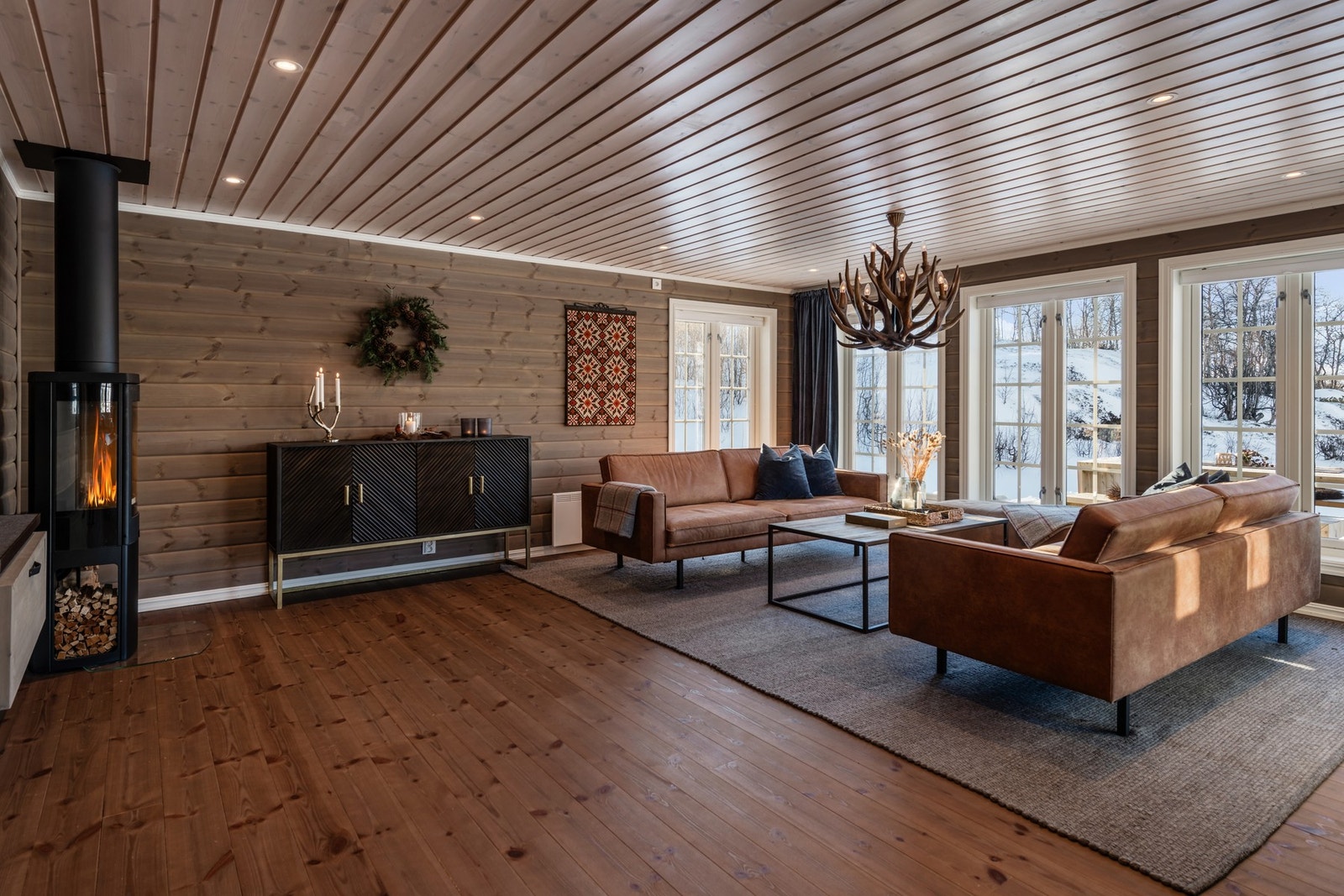 Peisen varmer godt på kalde vinterdager Galleribilde