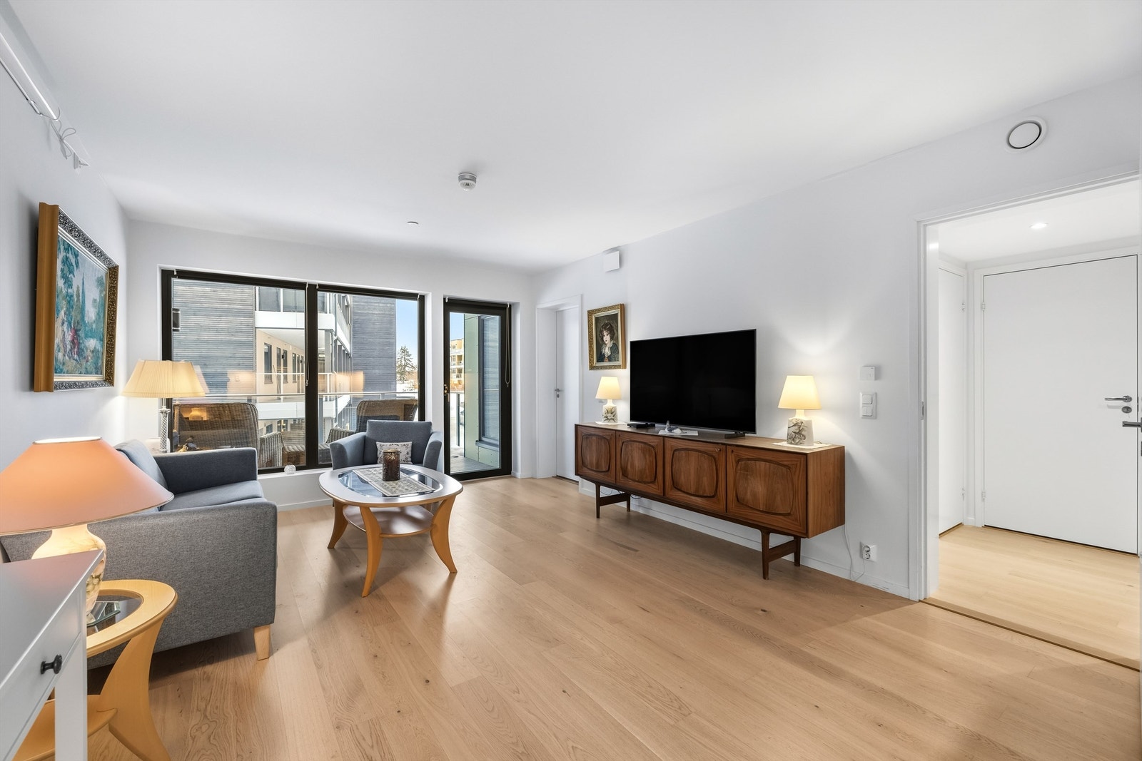 Det er vannbåren gulvvarme, hvor á konto fjernvarme er inkl. i felleskostnadene Galleribilde