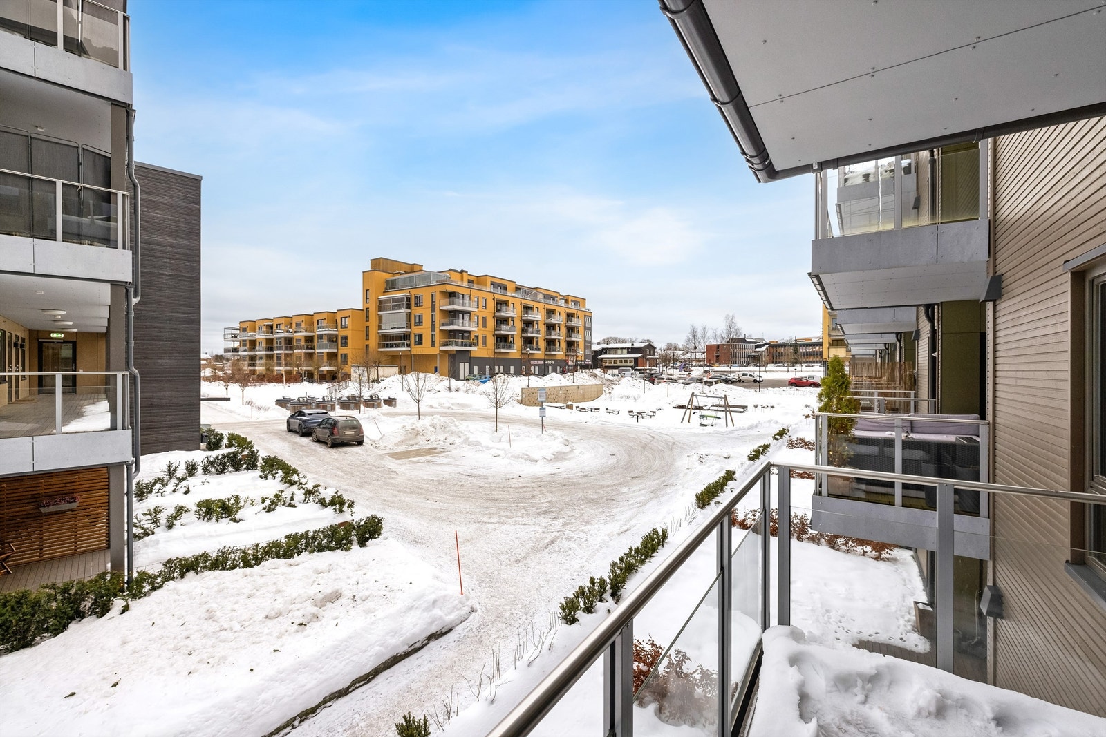 Det er 2-4 minutters gange til matbutikker og bussholdeplass. Galleribilde
