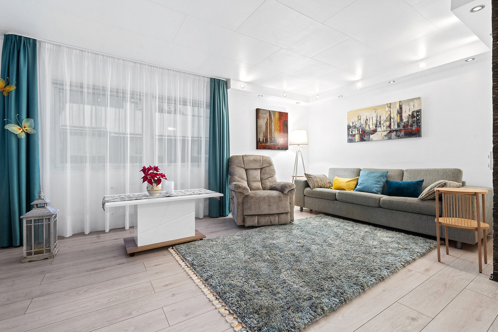 Stuen har parkettgulv og elektriske installasjoner som ble oppgradert i 2020. Galleribilde