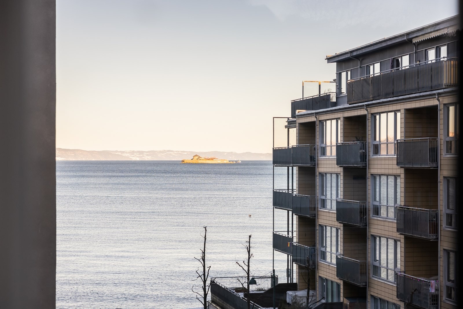 Fra hovedsoverommet har du utsikt mot både Trondheimsfjorden og Munkholmen. Galleribilde