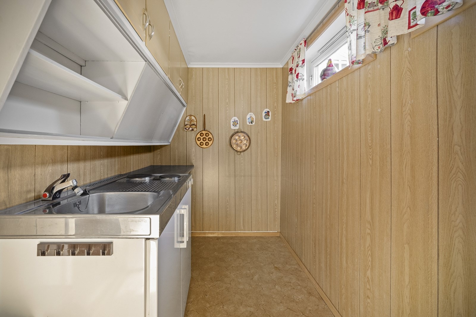 Hybelkjøkken i underetasje Galleribilde