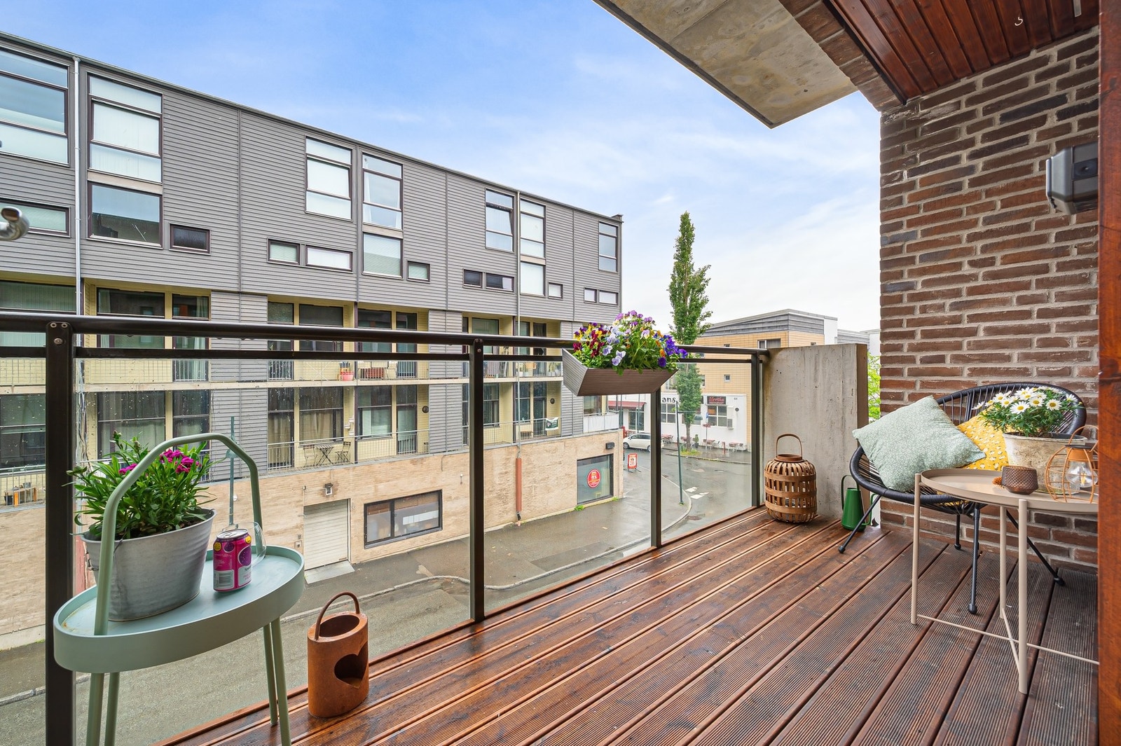 Balkongen er på ca. 5 kvadratmeter. Galleribilde