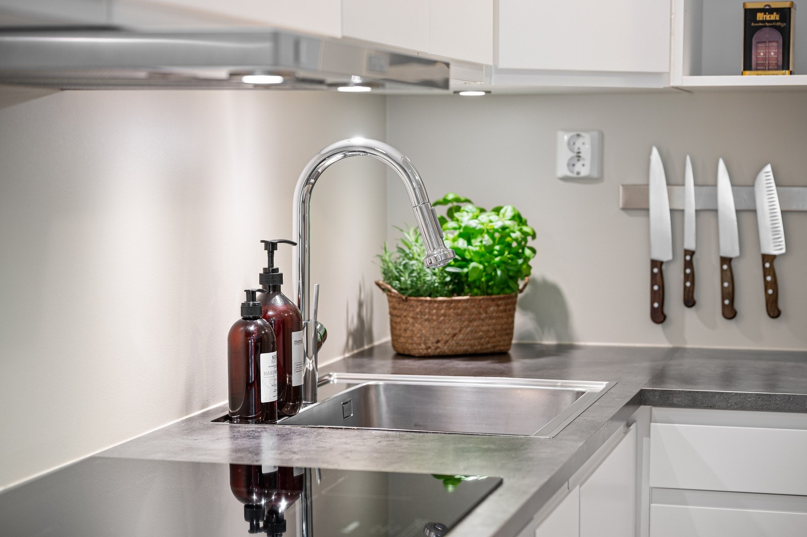 Her er det etablert komfyrvakt og automatisk lekkasjestopper. Galleribilde