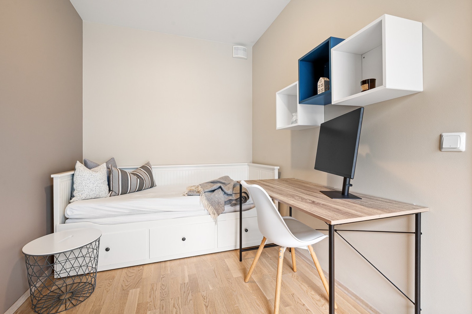 Soverom nr. 2 er på ca. 8 kvadratmeter og har plass til dobbeltseng. Galleribilde