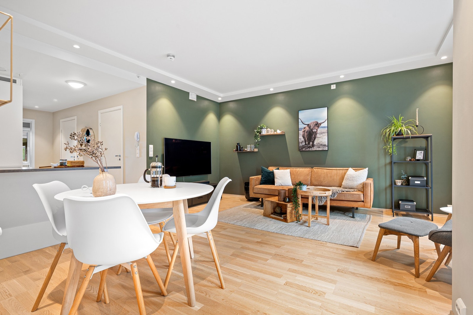 Velkommen til Mellomila 59 C. Smakfull 3-roms selveier i 3.etasje | Bygg fra 2018 | Fjernvarme | Balkong | Egen P-plass med lademulighet | Heis | Bod! Galleribilde