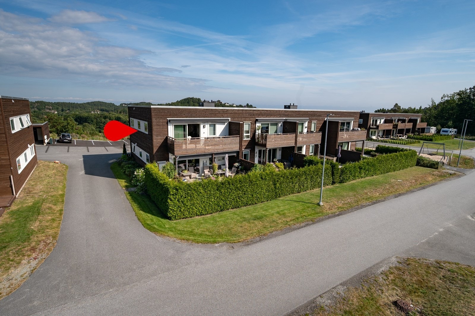 Stian Larsen v/Eiendomsmegler 1 presenterer Ravnåsen 52 B Galleribilde