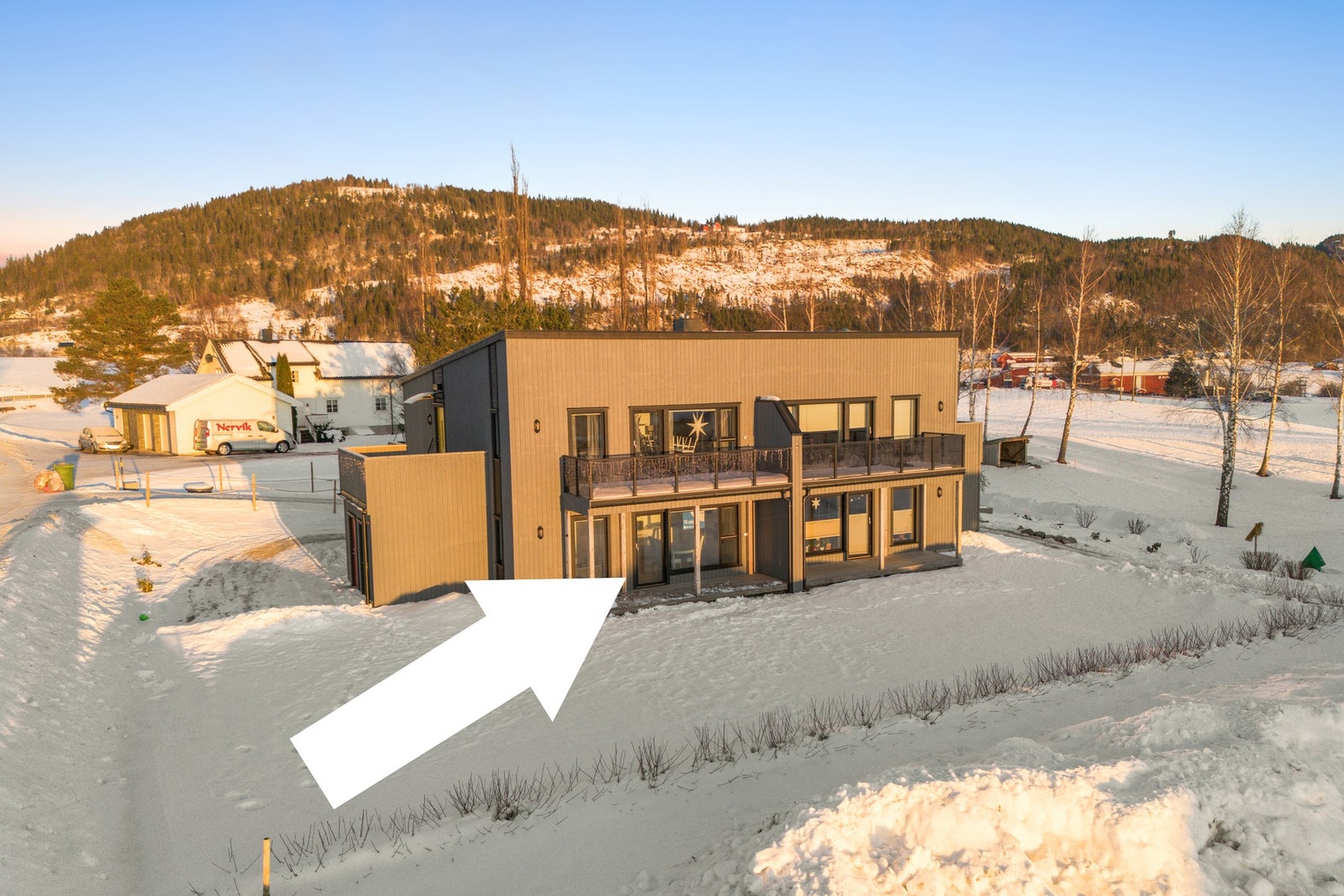 Velkommen til Nervikvegen 62 A, presentert av EiendomsMegler 1 v/ John Sivert Brandt. Foto: ELW media. Galleribilde