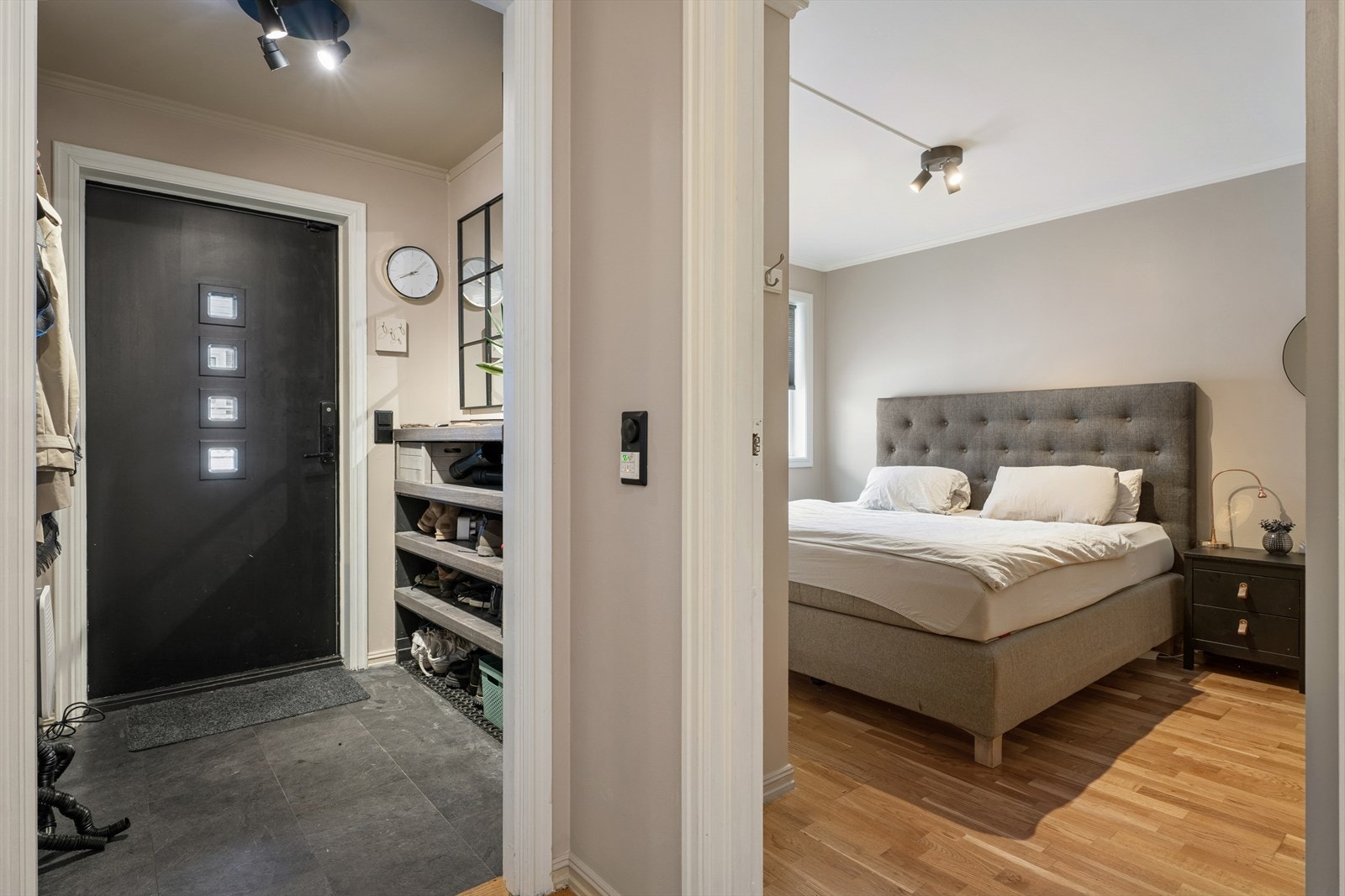 I U. etasjen ligger de to øvrige soverom, perfekt som foreldrerom, gjesterom, barnerom eller ungdomsrom - alt etter behov og ønske. Galleribilde