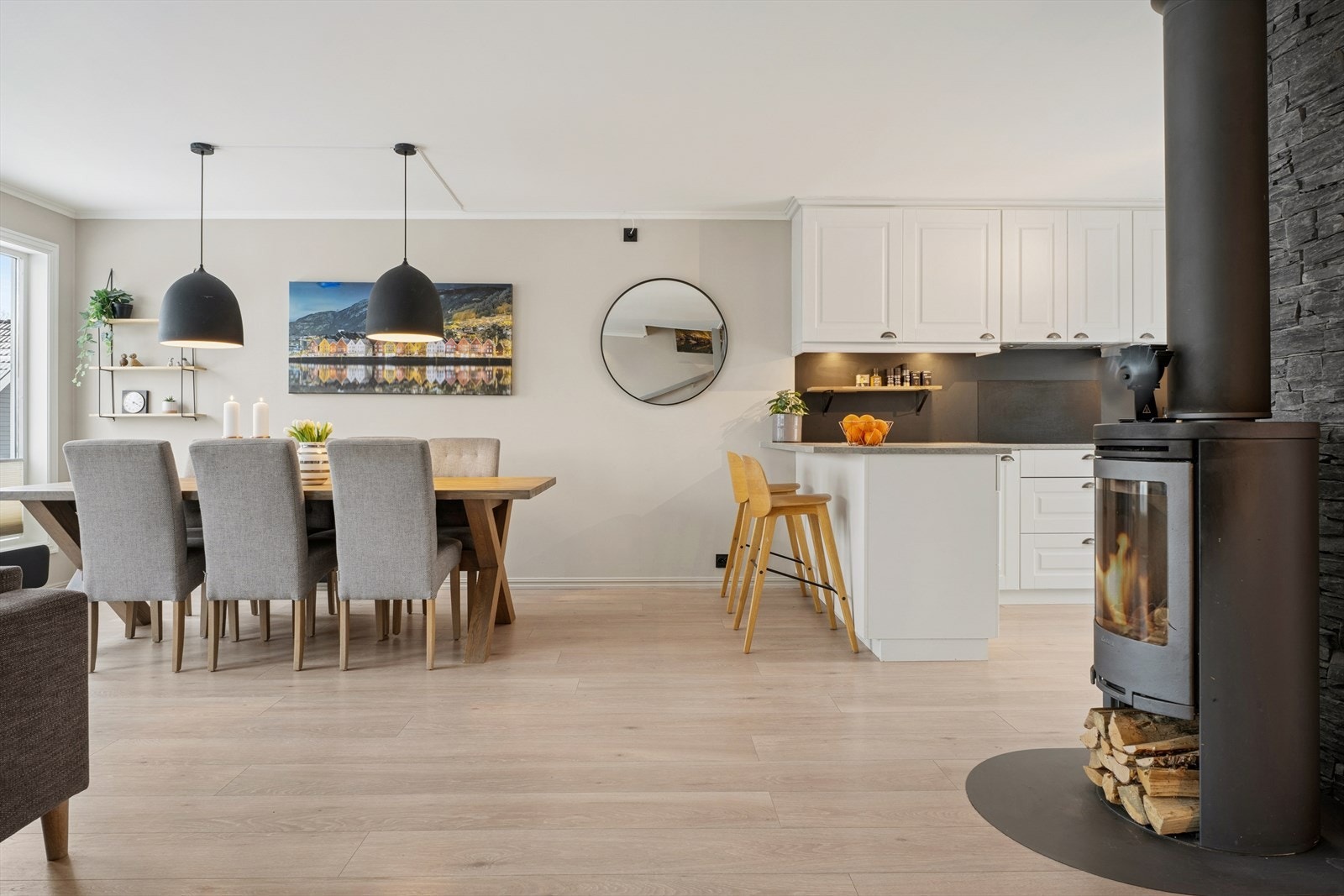 Stuer/kjøkken beliggende i 1. etasje. Galleribilde