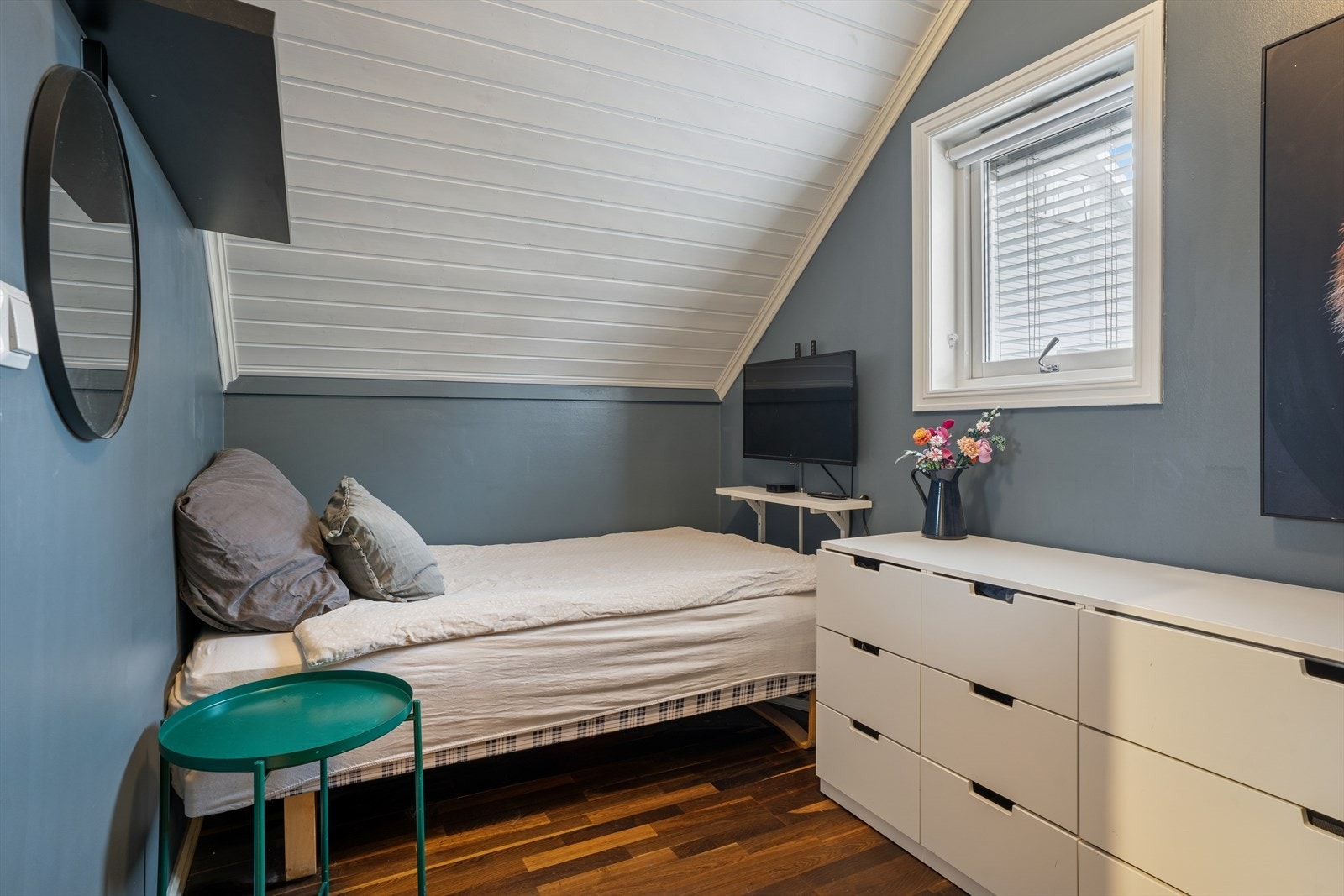 Rom 2 benyttet som soverom i loftsetasjen. Galleribilde