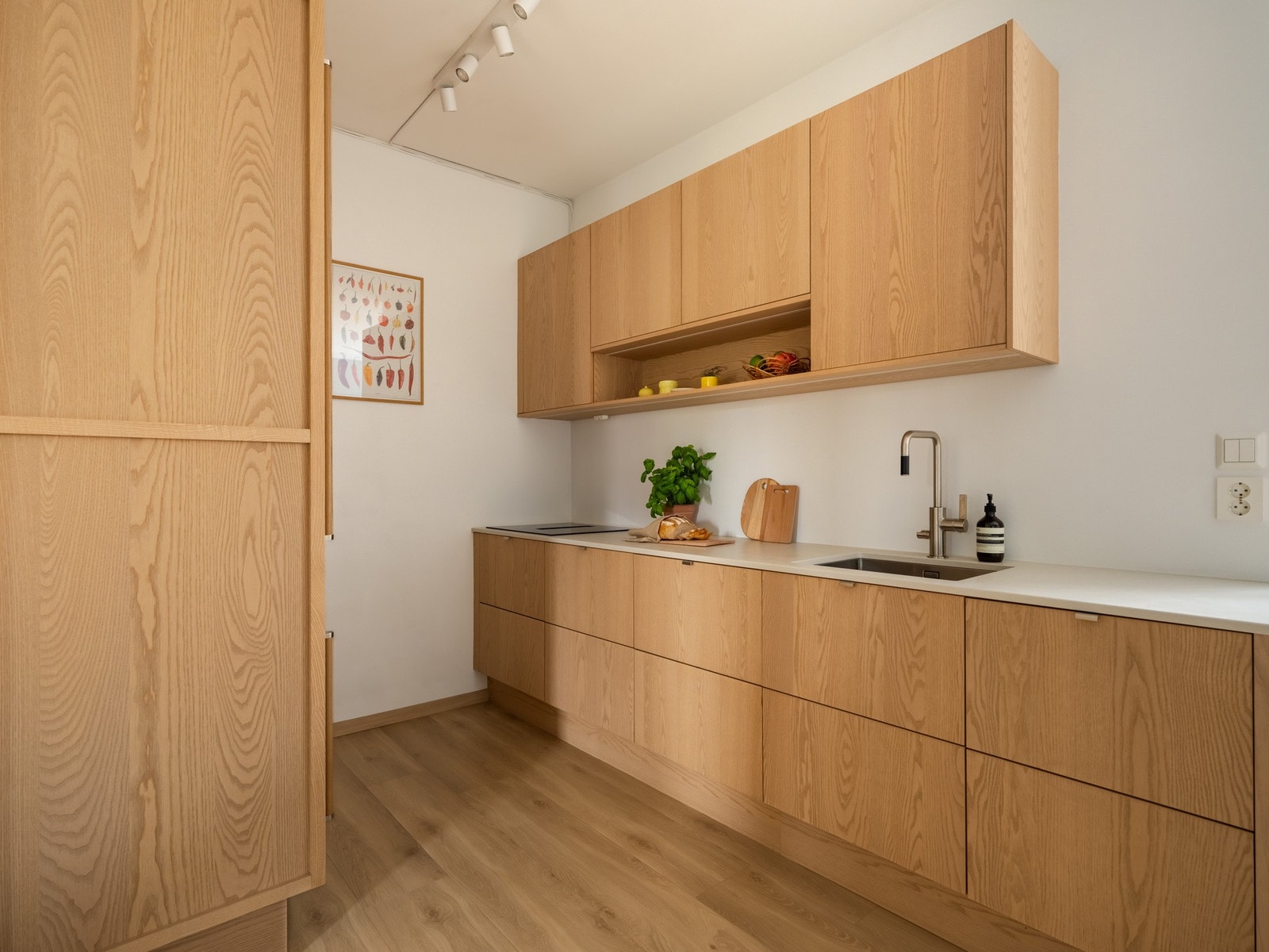 Som du også ser, er det svært god lagring i både over- og underskap. Galleribilde