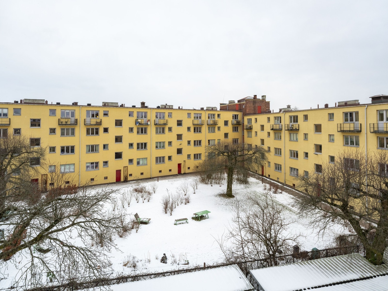 Her kan du nyte solen fra tidlig på morgen til ca. kl. 15:00 på sommerstid. Galleribilde