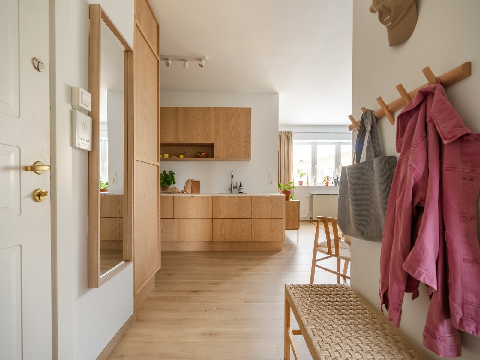 Leiligheten har en generøs takhøyde, målt til ca. 2,72 meter. Galleribilde