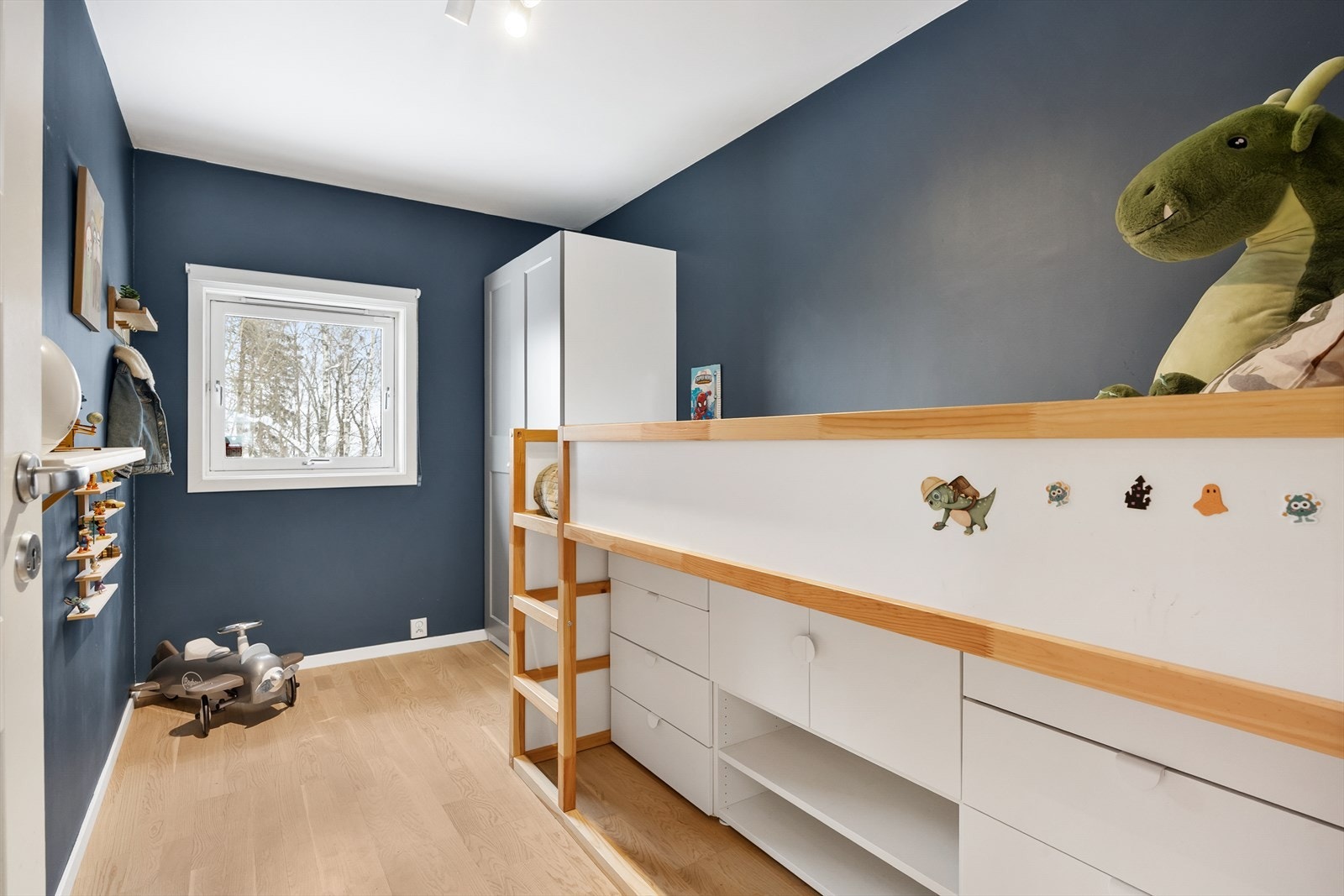 Et trygt og rolig soverom for både lek og søvn! Galleribilde