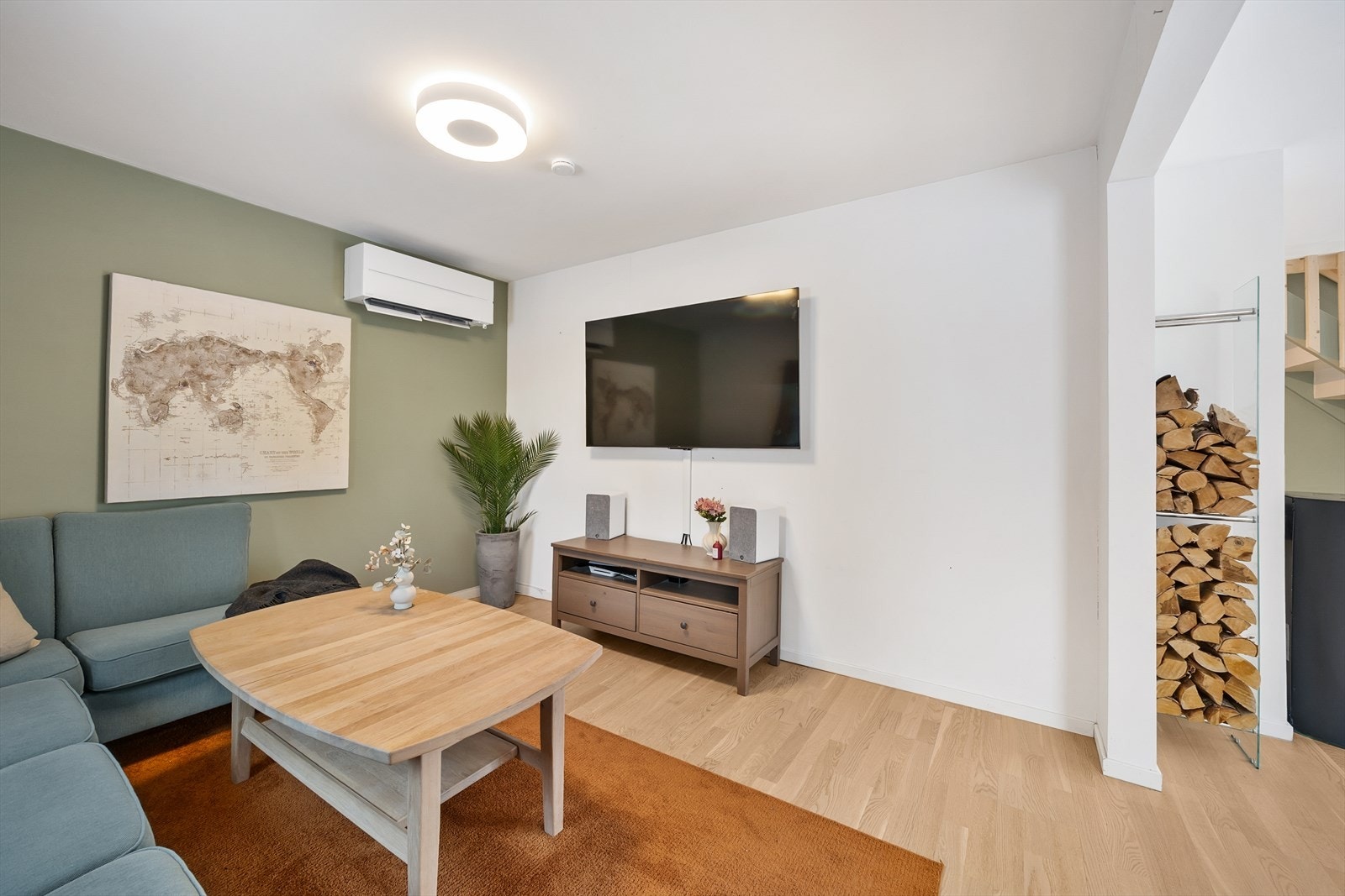 En komfortabel tv-stue med varmepumpe. Galleribilde