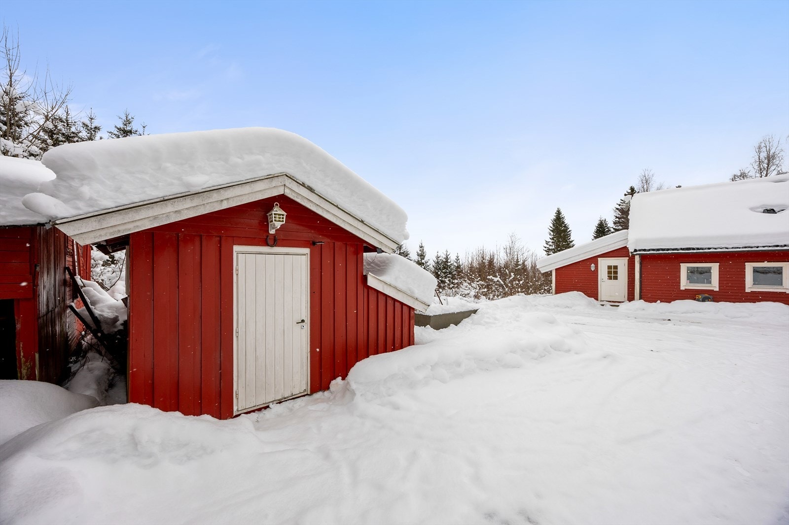 Uthus/bod med lagringsplass. Galleribilde