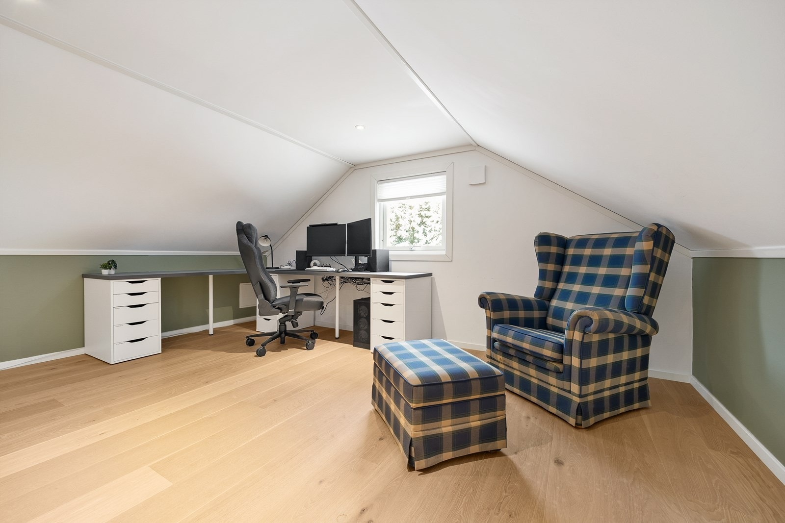 Koselig loftsstue/kontor. Galleribilde