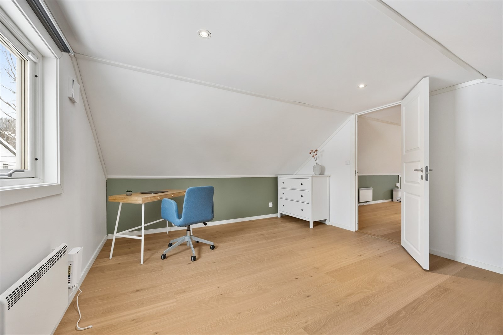 Soverommet har nøytrale fine farger og god belysning. Galleribilde